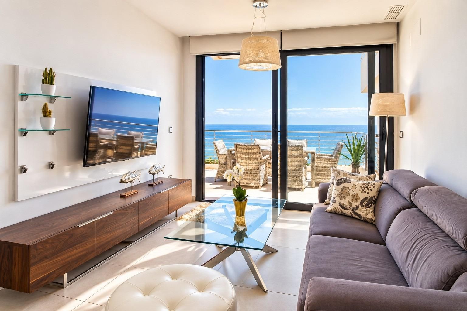 Apartamento Exclusivo con Vistas al Mar en Arenales del Sol, Apartamento de lujo en Arenales del Sol, Alicante. Vistas al mar, a 50m de la playa en Infinity View. 3 dorm, 2 baños, terraza 36m². Resort con piscinas, gimnas