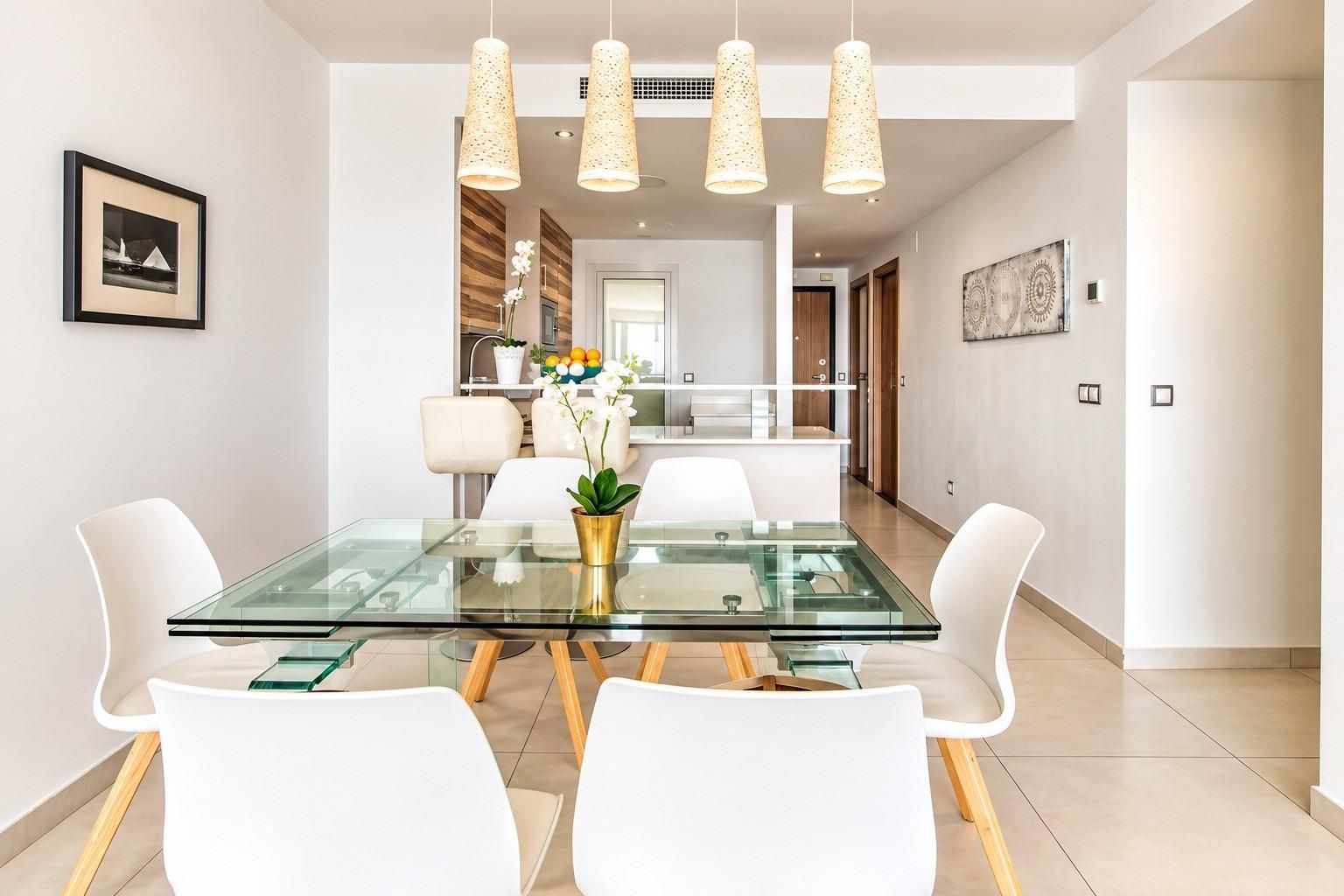 Apartamento Exclusivo con Vistas al Mar en Arenales del Sol, Apartamento de lujo en Arenales del Sol, Alicante. Vistas al mar, a 50m de la playa en Infinity View. 3 dorm, 2 baños, terraza 36m². Resort con piscinas, gimnas