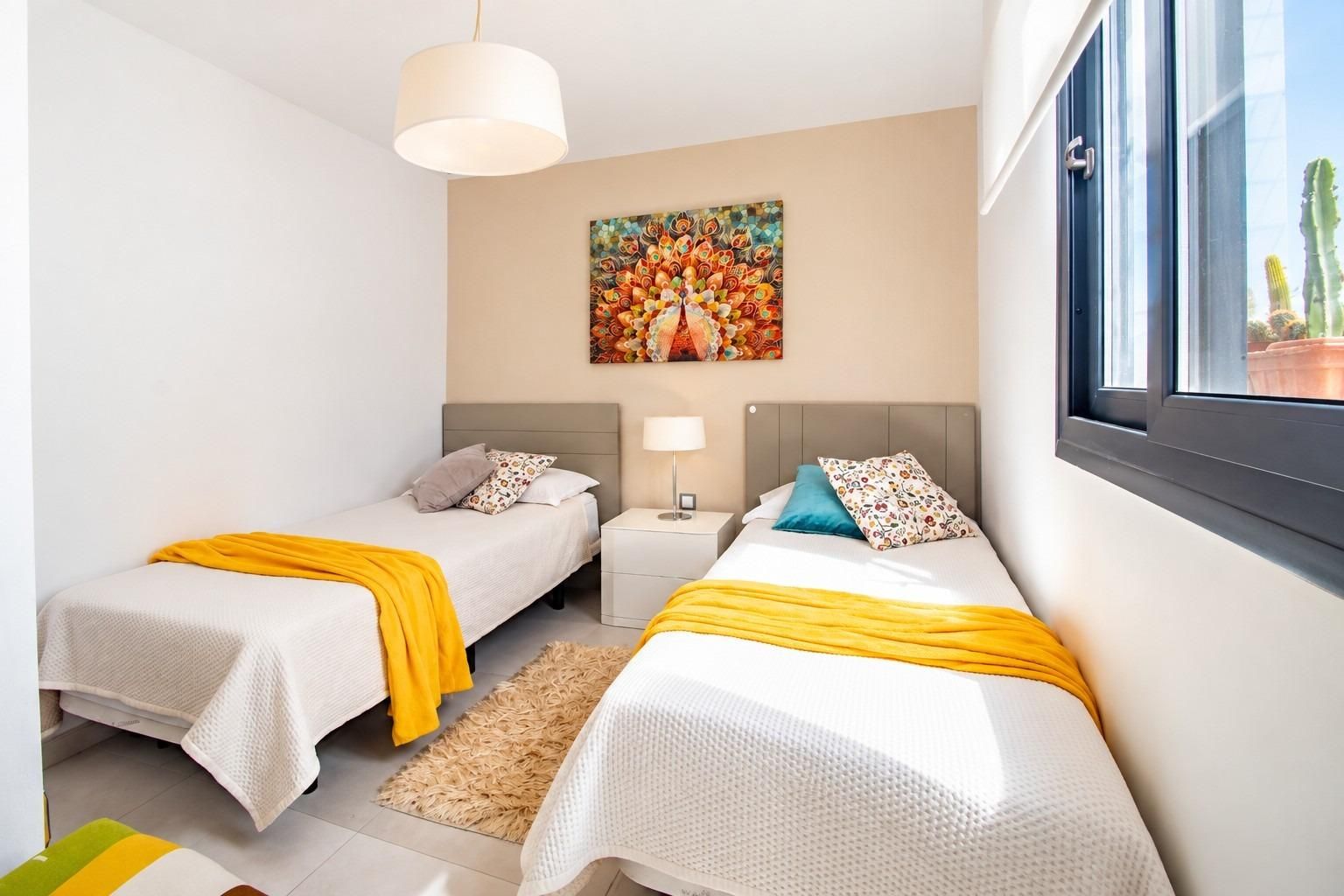 Apartamento Exclusivo con Vistas al Mar en Arenales del Sol, Apartamento de lujo en Arenales del Sol, Alicante. Vistas al mar, a 50m de la playa en Infinity View. 3 dorm, 2 baños, terraza 36m². Resort con piscinas, gimnas