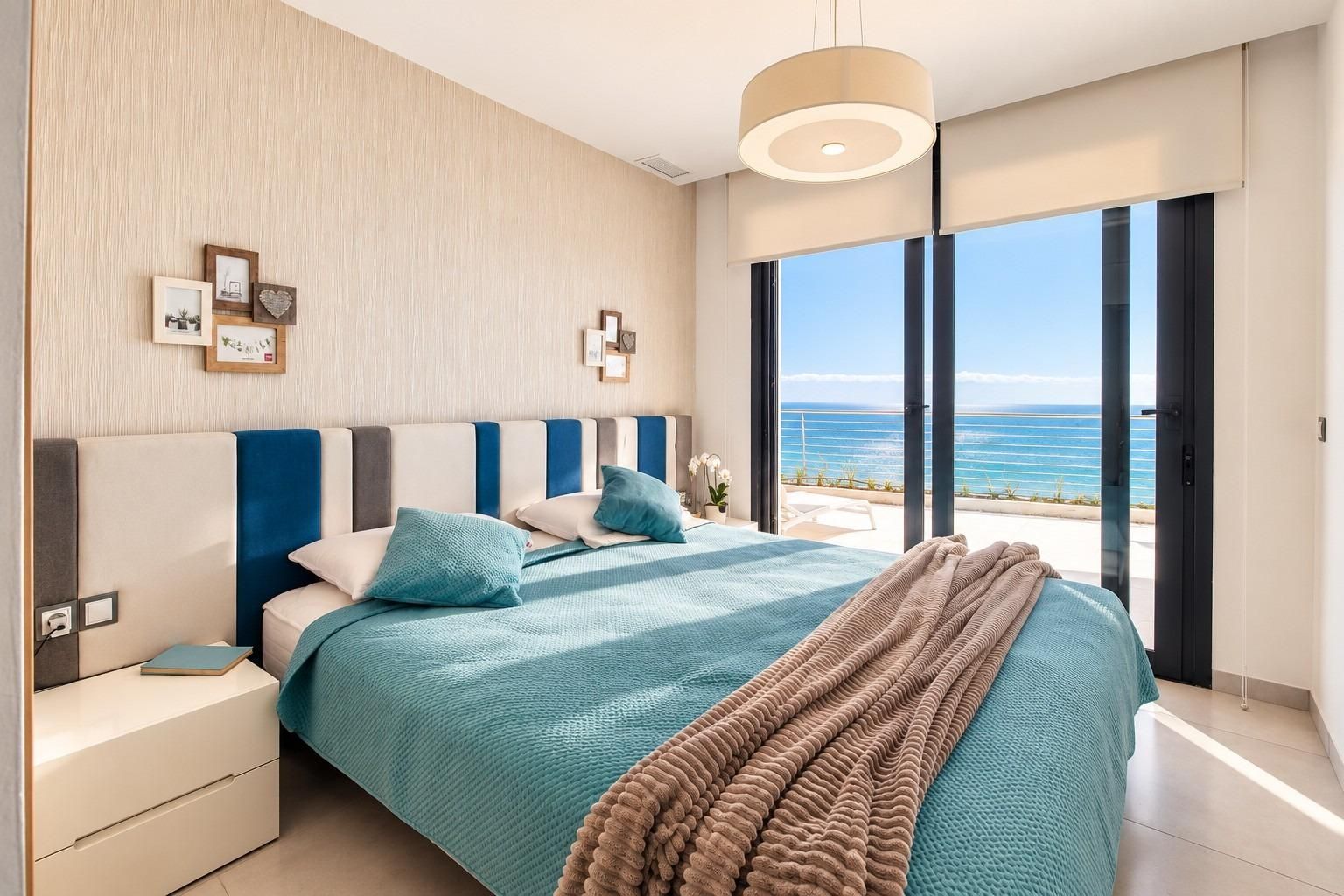 Apartamento Exclusivo con Vistas al Mar en Arenales del Sol, Apartamento de lujo en Arenales del Sol, Alicante. Vistas al mar, a 50m de la playa en Infinity View. 3 dorm, 2 baños, terraza 36m². Resort con piscinas, gimnas