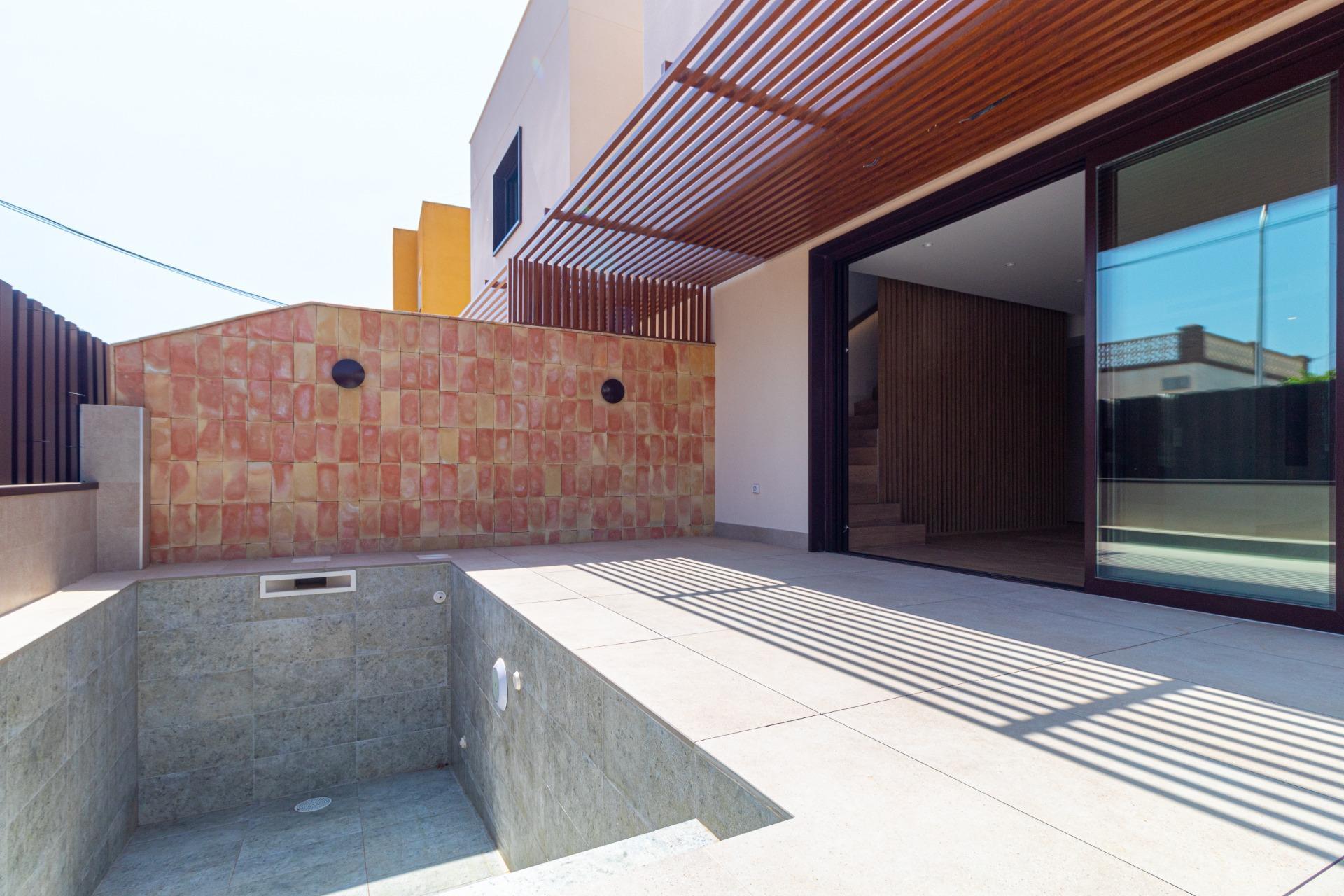 Villa de Lujo Nueva en Lo Pagán, a Pasos de Playa, Villas de lujo obra nueva en Lo Pagán, Murcia. A 250m de la playa, con piscina privada. 3 hab, 2 baños. Acabados premium, eficiencia energética. ¡Tu sueño medit