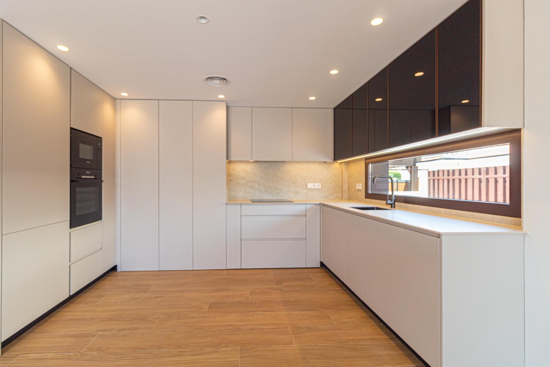 Villa de Lujo Nueva en Lo Pagán, a Pasos de Playa, Villas de lujo obra nueva en Lo Pagán, Murcia. A 250m de la playa, con piscina privada. 3 hab, 2 baños. Acabados premium, eficiencia energética. ¡Tu sueño medit