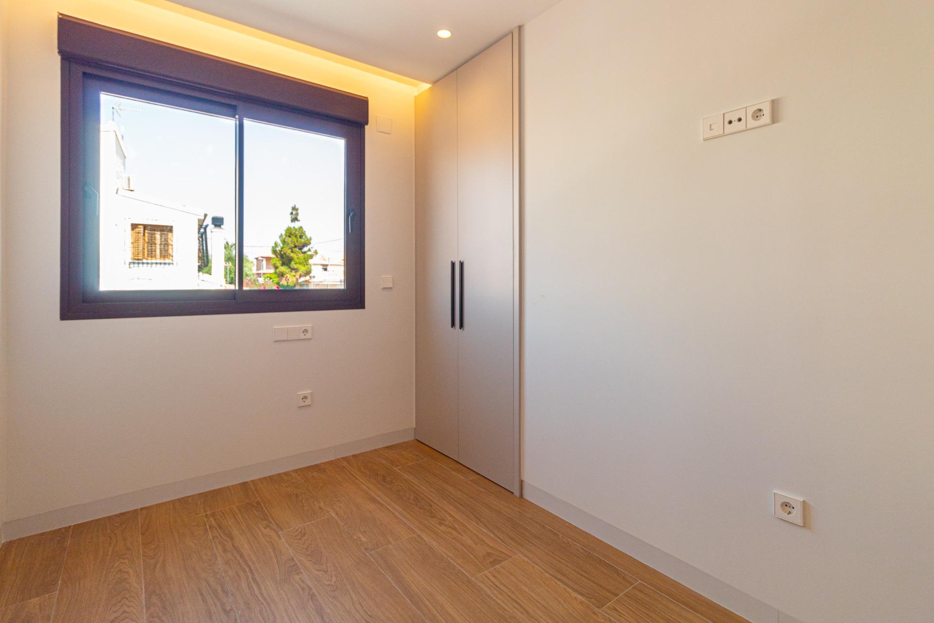 Villa de Lujo Nueva en Lo Pagán, a Pasos de Playa, Villas de lujo obra nueva en Lo Pagán, Murcia. A 250m de la playa, con piscina privada. 3 hab, 2 baños. Acabados premium, eficiencia energética. ¡Tu sueño medit
