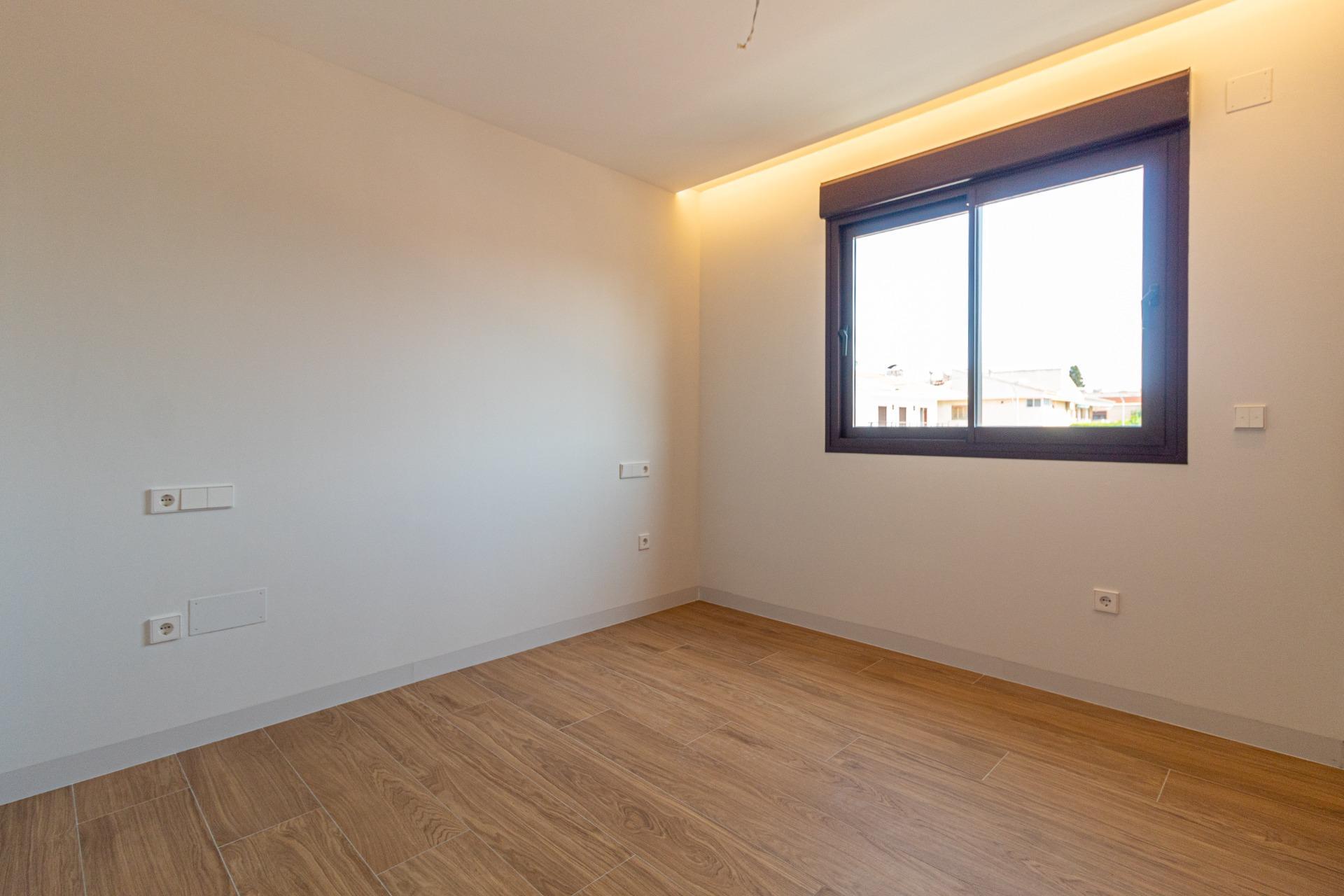 Villa de Lujo Nueva en Lo Pagán, a Pasos de Playa, Villas de lujo obra nueva en Lo Pagán, Murcia. A 250m de la playa, con piscina privada. 3 hab, 2 baños. Acabados premium, eficiencia energética. ¡Tu sueño medit