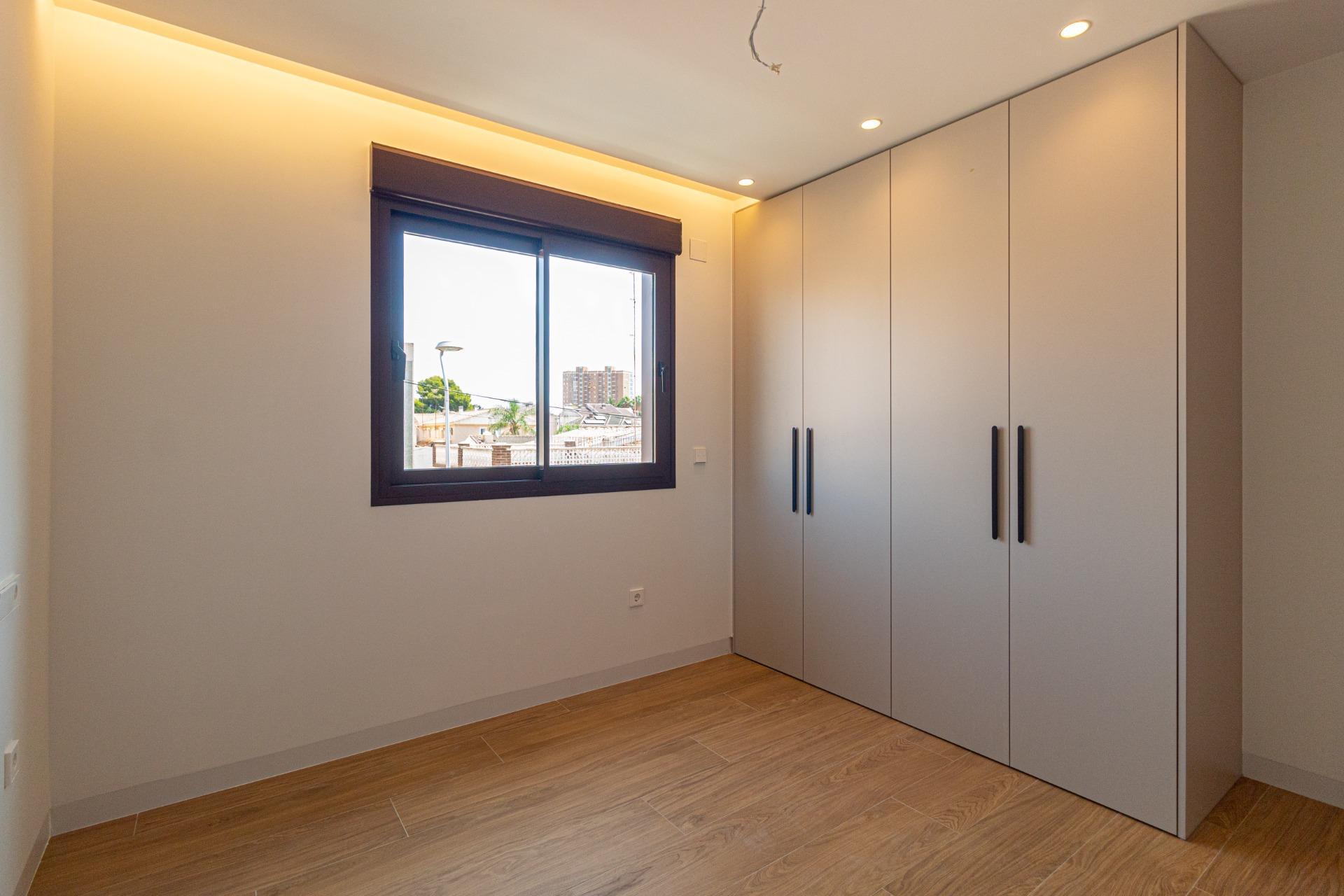 Villa de Lujo Nueva en Lo Pagán, a Pasos de Playa, Villas de lujo obra nueva en Lo Pagán, Murcia. A 250m de la playa, con piscina privada. 3 hab, 2 baños. Acabados premium, eficiencia energética. ¡Tu sueño medit