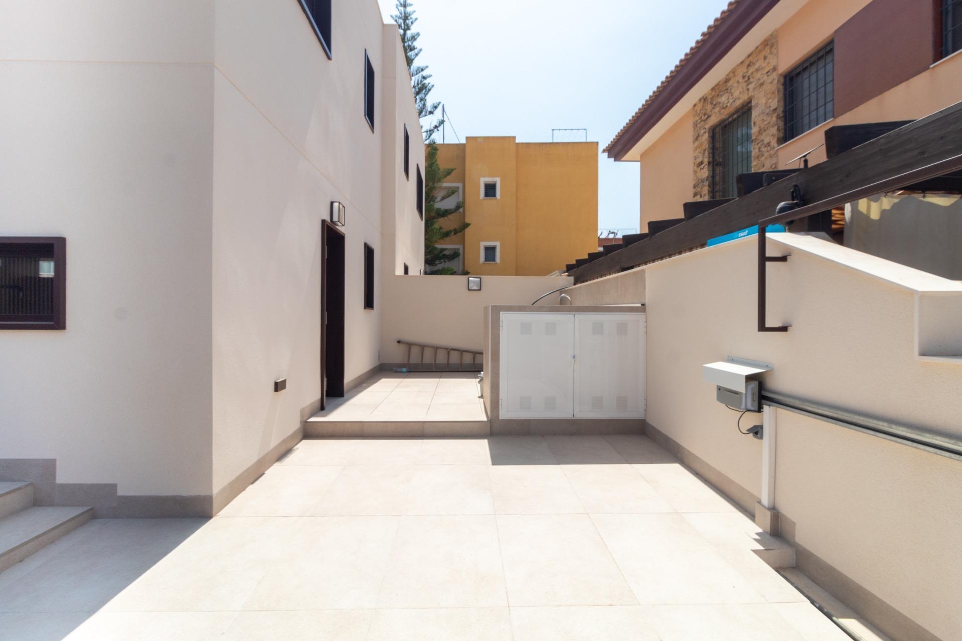 Villa de Lujo Nueva en Lo Pagán, a Pasos de Playa, Villas de lujo obra nueva en Lo Pagán, Murcia. A 250m de la playa, con piscina privada. 3 hab, 2 baños. Acabados premium, eficiencia energética. ¡Tu sueño medit