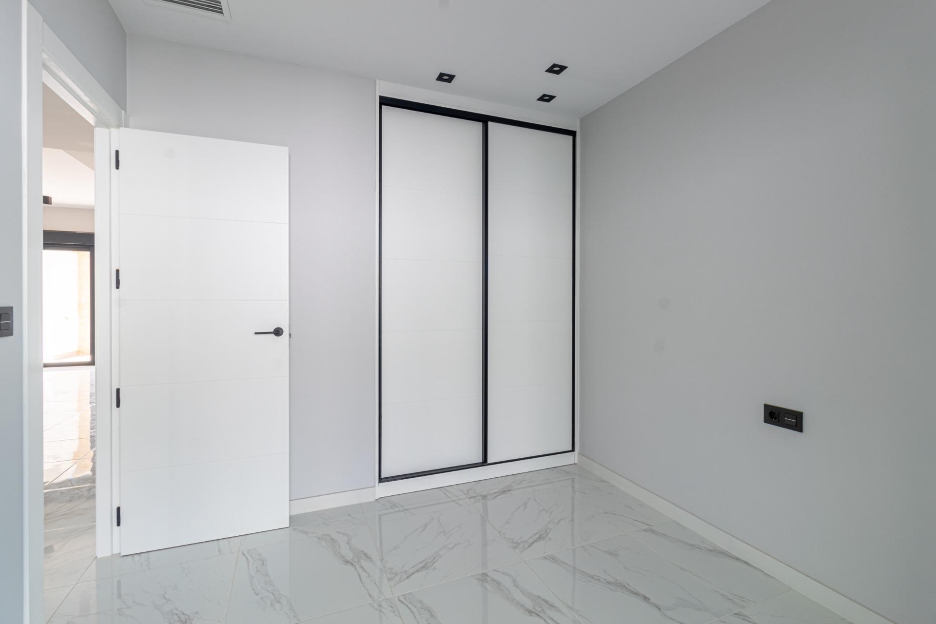 Estrena Apartamento Moderno en Orihuela Costa: Tu Estilo, Tu Vida, Estrena apartamento en planta baja en Innova Beach III, Orihuela Costa. 3 dorm, 2 baños, jardín con piscina. Cerca de playas y servicios. ¡Tu vida mediterránea