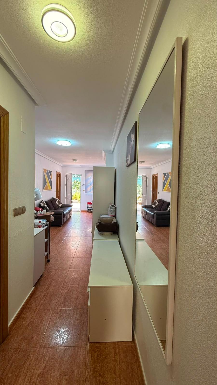 Bungalow en La Mata: ¡Playa a 150m y parking privado!, Bungalow en La Mata, Torrevieja, a 150m de la playa. 3 dorm, 1 baño, parcela con parking. Amueblado, listo para entrar. ¡Tu sueño mediterráneo por 264.000€!
