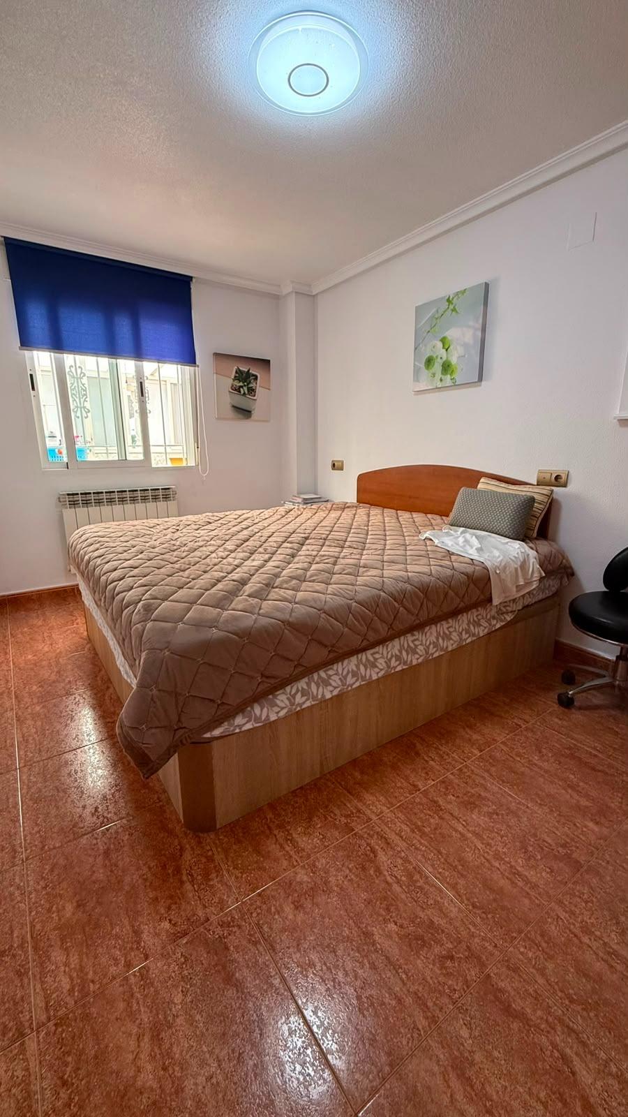 Bungalow en La Mata: ¡Playa a 150m y parking privado!, Bungalow en La Mata, Torrevieja, a 150m de la playa. 3 dorm, 1 baño, parcela con parking. Amueblado, listo para entrar. ¡Tu sueño mediterráneo por 264.000€!