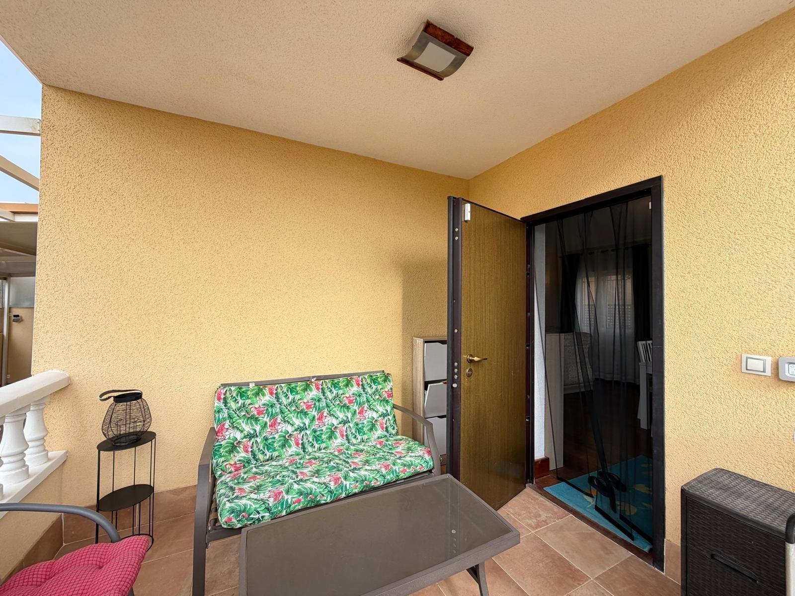 Exclusiva Villa en Orihuela Costa: Vida Mediterránea Soñada, Villa independiente de 4 dorm. en Lomas de Don Juan, Orihuela Costa. Cerca de playas, con piscina, terrazas y parking. Amueblada, lista para vivir el sueño medi