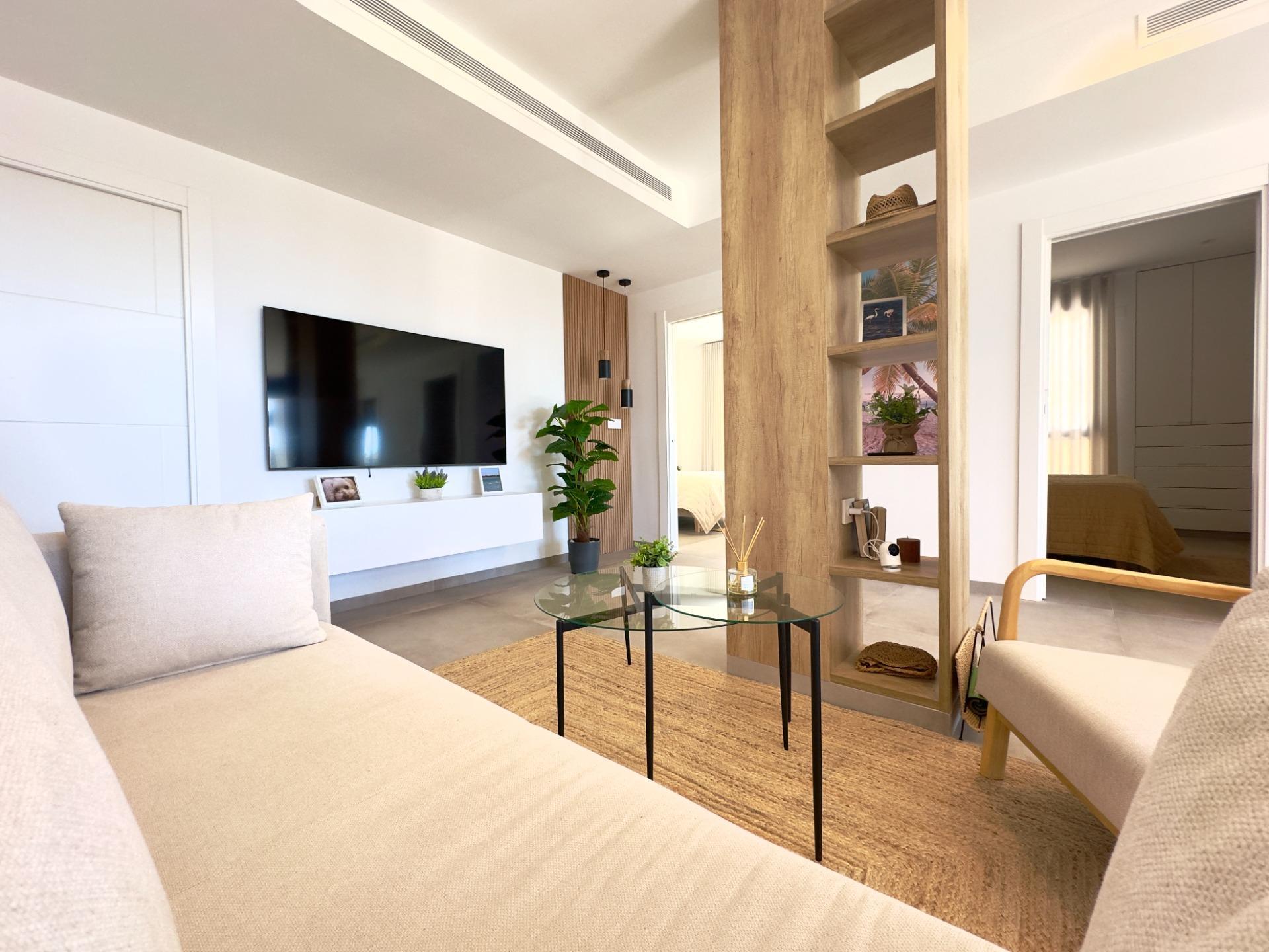 Lujo Costero: Apartamento Nuevo con Gran Terraza en San Pedro, Lujo y confort en San Pedro del Pinatar, Murcia. Apartamento de obra nueva con 3 dorm, 2 baños, terraza de 92m², piscina, gimnasio y garaje. ¡Vive la Costa Cáli