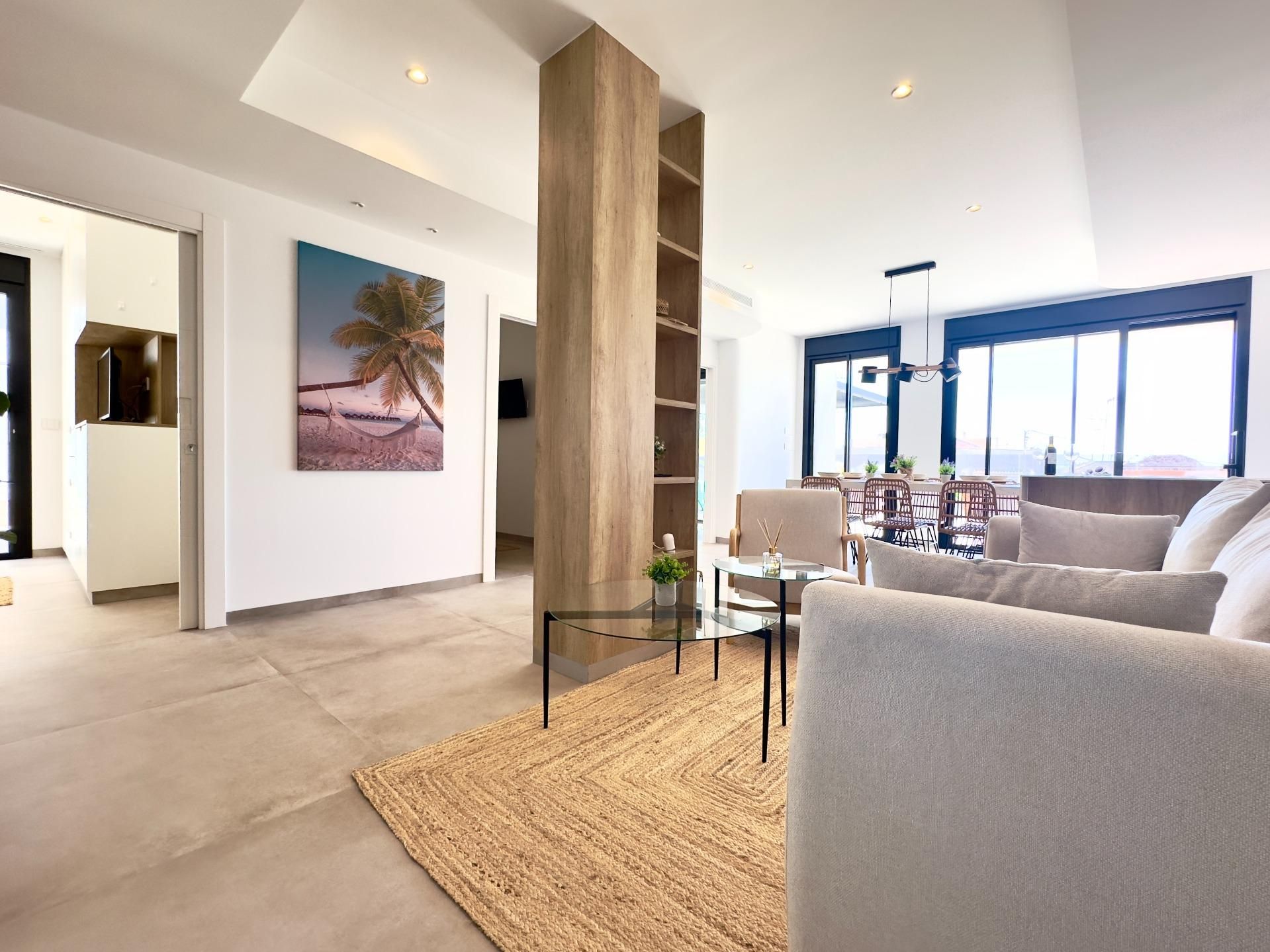 Lujo Costero: Apartamento Nuevo con Gran Terraza en San Pedro, Lujo y confort en San Pedro del Pinatar, Murcia. Apartamento de obra nueva con 3 dorm, 2 baños, terraza de 92m², piscina, gimnasio y garaje. ¡Vive la Costa Cáli