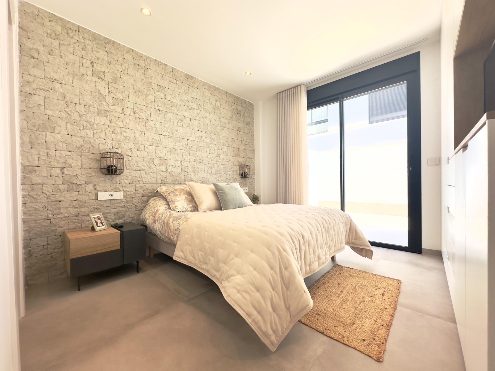 Lujo Costero: Apartamento Nuevo con Gran Terraza en San Pedro, Lujo y confort en San Pedro del Pinatar, Murcia. Apartamento de obra nueva con 3 dorm, 2 baños, terraza de 92m², piscina, gimnasio y garaje. ¡Vive la Costa Cáli