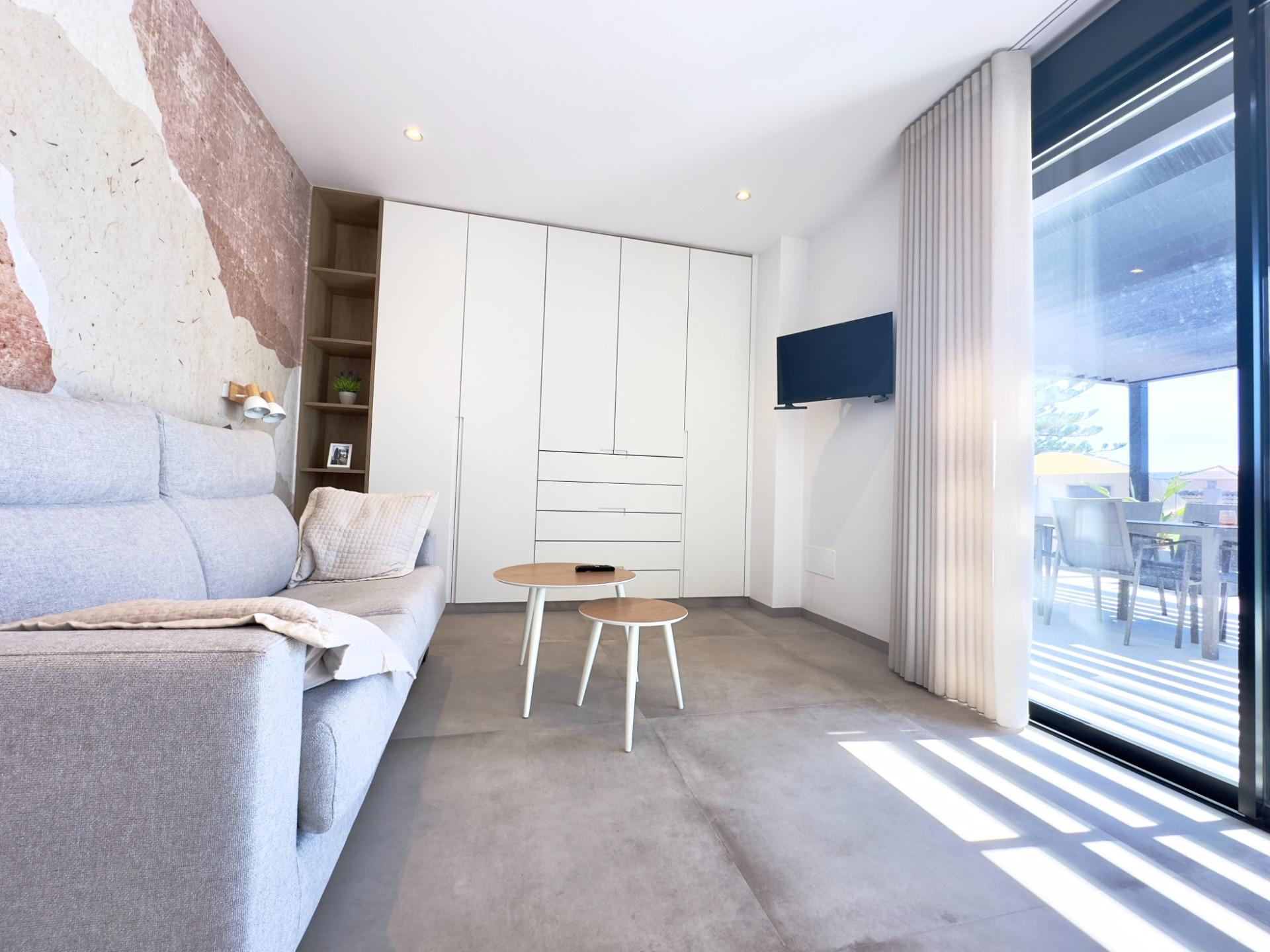 Lujo Costero: Apartamento Nuevo con Gran Terraza en San Pedro, Lujo y confort en San Pedro del Pinatar, Murcia. Apartamento de obra nueva con 3 dorm, 2 baños, terraza de 92m², piscina, gimnasio y garaje. ¡Vive la Costa Cáli