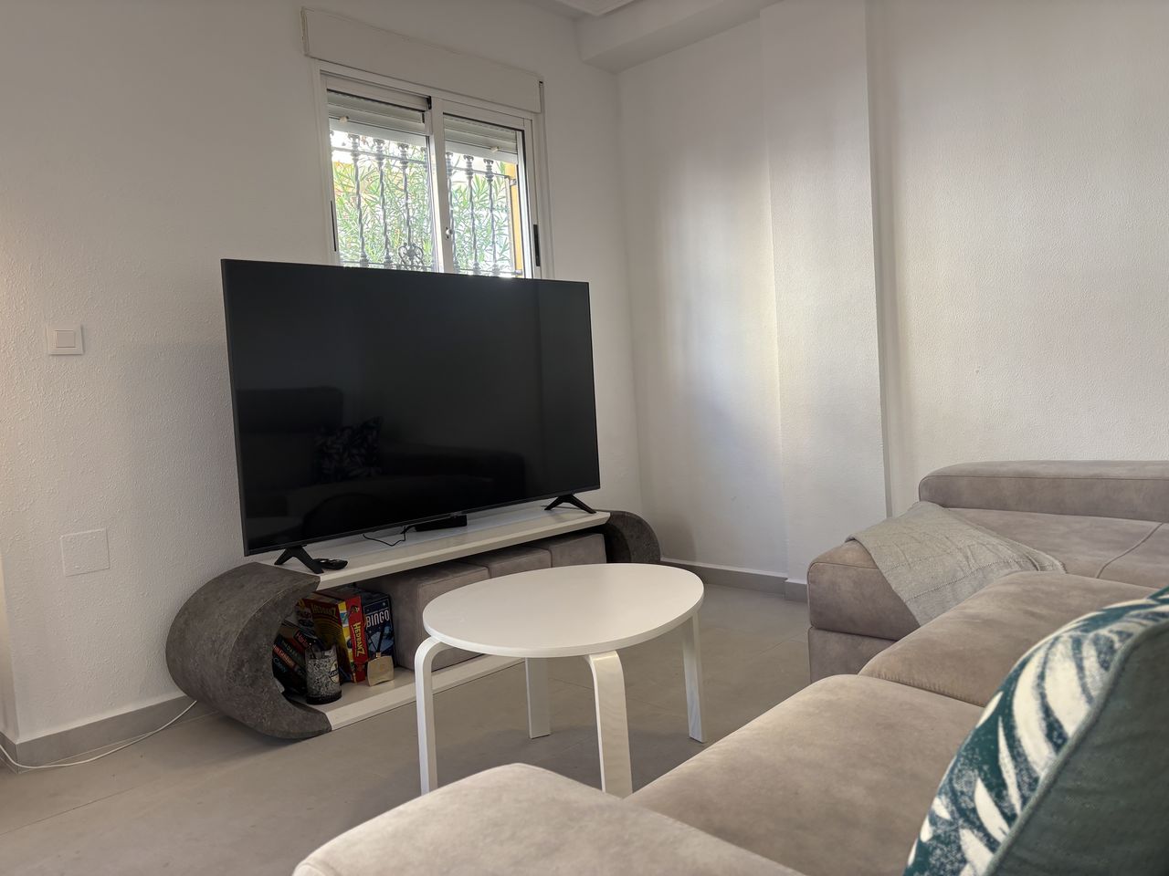 Adosado Moderno en La Zenia, Costa Blanca., Adosado moderno en La Zenia, Costa Blanca. 3 dorm, 3 baños, acabados de calidad. Cerca de playas y Zenia Boulevard. Ideal para vivir o invertir. ¡285.000€!
