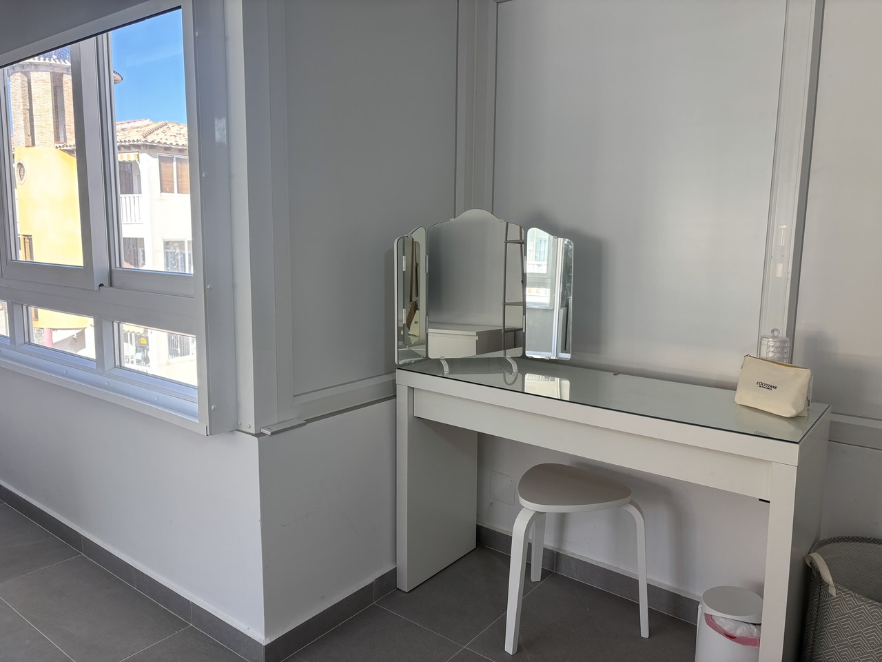 Adosado Moderno en La Zenia, Costa Blanca., Adosado moderno en La Zenia, Costa Blanca. 3 dorm, 3 baños, acabados de calidad. Cerca de playas y Zenia Boulevard. Ideal para vivir o invertir. ¡285.000€!