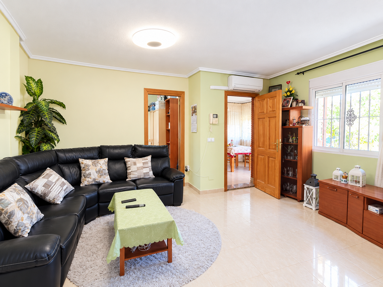 Adosado Espacioso en Ciudad Quesada: Confortable Vida Mediterránea, Descubre este adosado de 4 hab. en Ciudad Quesada, Alicante. Disfruta del estilo de vida mediterráneo en la Costa Blanca. Cerca de golf, playas y servicios. ¡Tu