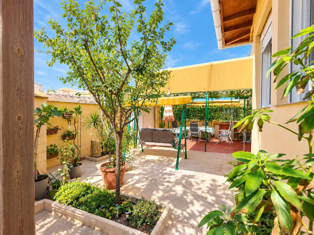 Adosado Espacioso en Ciudad Quesada: Confortable Vida Mediterránea, Descubre este adosado de 4 hab. en Ciudad Quesada, Alicante. Disfruta del estilo de vida mediterráneo en la Costa Blanca. Cerca de golf, playas y servicios. ¡Tu