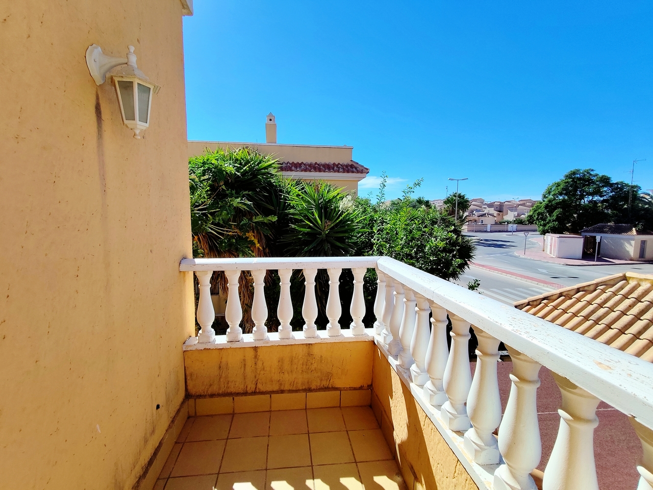 Adosado Espacioso en Ciudad Quesada: Confortable Vida Mediterránea, Descubre este adosado de 4 hab. en Ciudad Quesada, Alicante. Disfruta del estilo de vida mediterráneo en la Costa Blanca. Cerca de golf, playas y servicios. ¡Tu