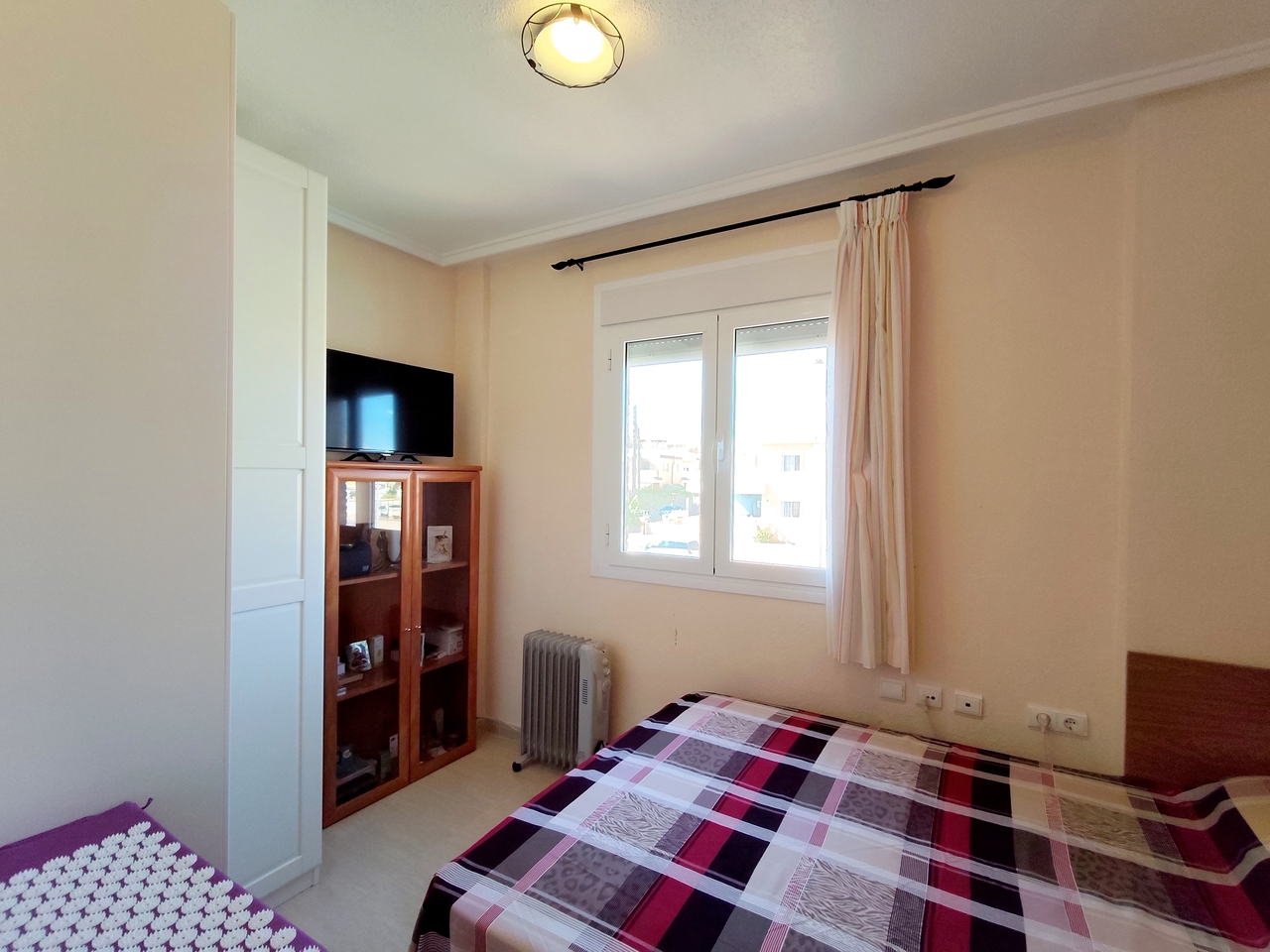 Adosado Espacioso en Ciudad Quesada: Confortable Vida Mediterránea, Descubre este adosado de 4 hab. en Ciudad Quesada, Alicante. Disfruta del estilo de vida mediterráneo en la Costa Blanca. Cerca de golf, playas y servicios. ¡Tu