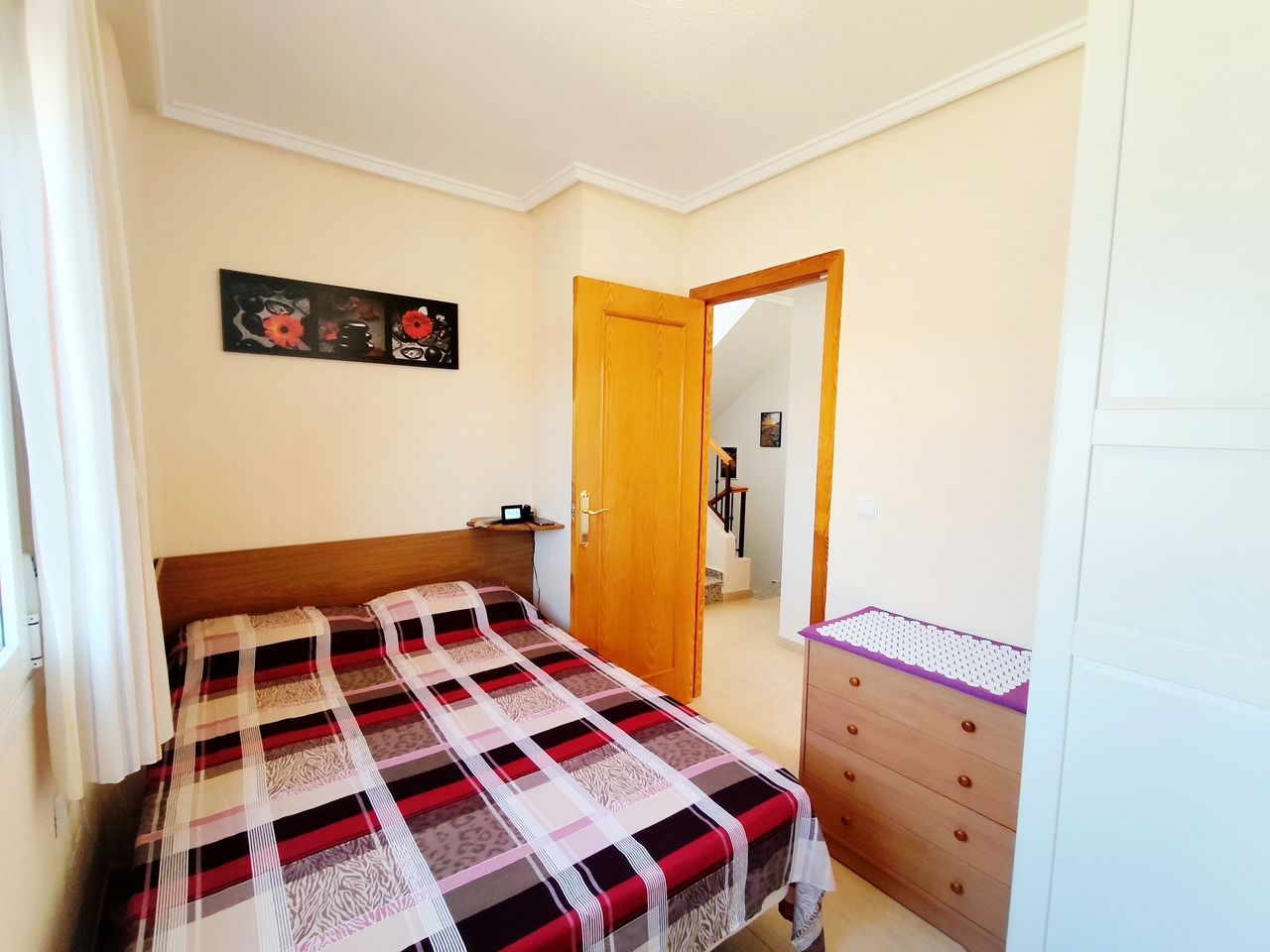 Adosado Espacioso en Ciudad Quesada: Confortable Vida Mediterránea, Descubre este adosado de 4 hab. en Ciudad Quesada, Alicante. Disfruta del estilo de vida mediterráneo en la Costa Blanca. Cerca de golf, playas y servicios. ¡Tu