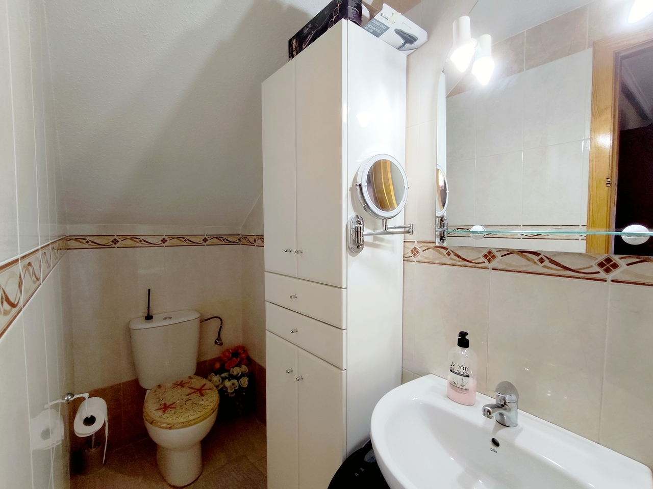 Adosado Espacioso en Ciudad Quesada: Confortable Vida Mediterránea, Descubre este adosado de 4 hab. en Ciudad Quesada, Alicante. Disfruta del estilo de vida mediterráneo en la Costa Blanca. Cerca de golf, playas y servicios. ¡Tu