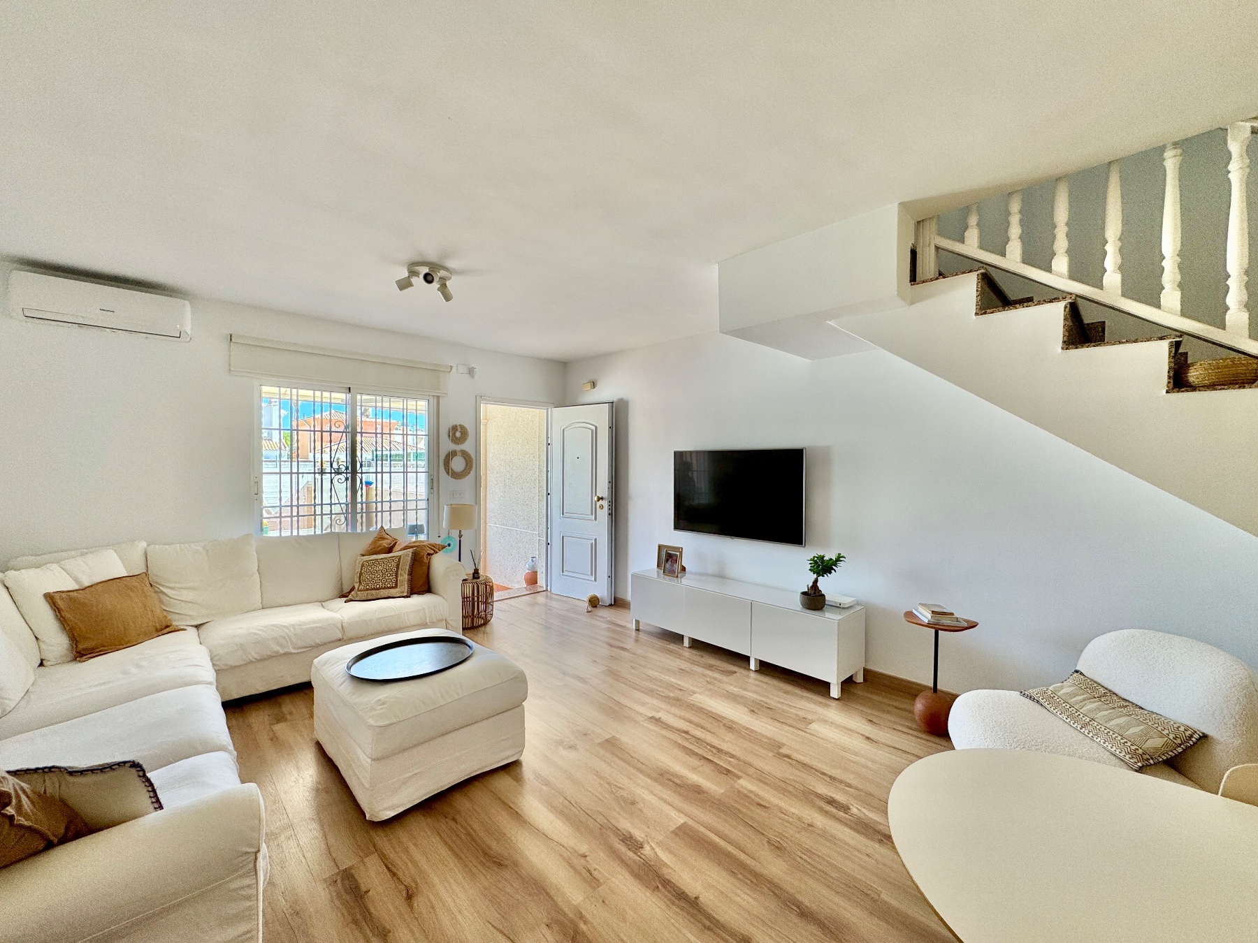Dúplex Renovado con Vistas al Mar y Piscina en Santiago, Dúplex renovado en Santiago de la Ribera, Costa Cálida. 3 dorm, 2 baños, terrazas, piscina, jardín y vistas al mar. ¡Vive el sueño mediterráneo por 239.000€!