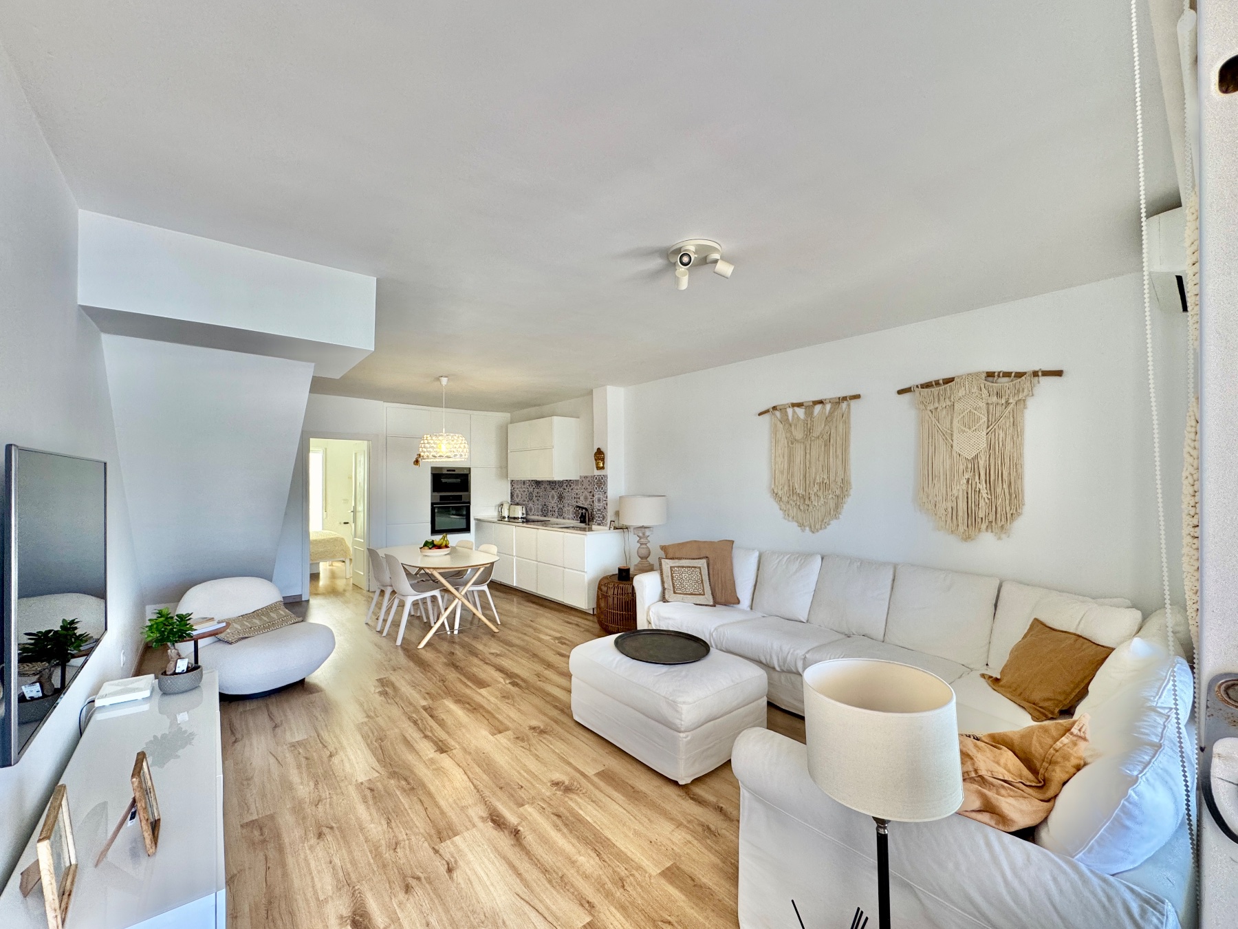 Dúplex Renovado con Vistas al Mar y Piscina en Santiago, Dúplex renovado en Santiago de la Ribera, Costa Cálida. 3 dorm, 2 baños, terrazas, piscina, jardín y vistas al mar. ¡Vive el sueño mediterráneo por 239.000€!