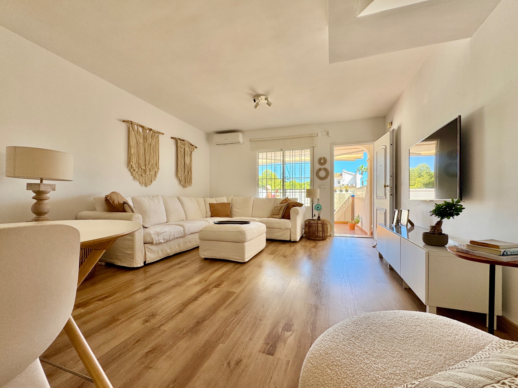 Dúplex Renovado con Vistas al Mar y Piscina en Santiago, Dúplex renovado en Santiago de la Ribera, Costa Cálida. 3 dorm, 2 baños, terrazas, piscina, jardín y vistas al mar. ¡Vive el sueño mediterráneo por 239.000€!