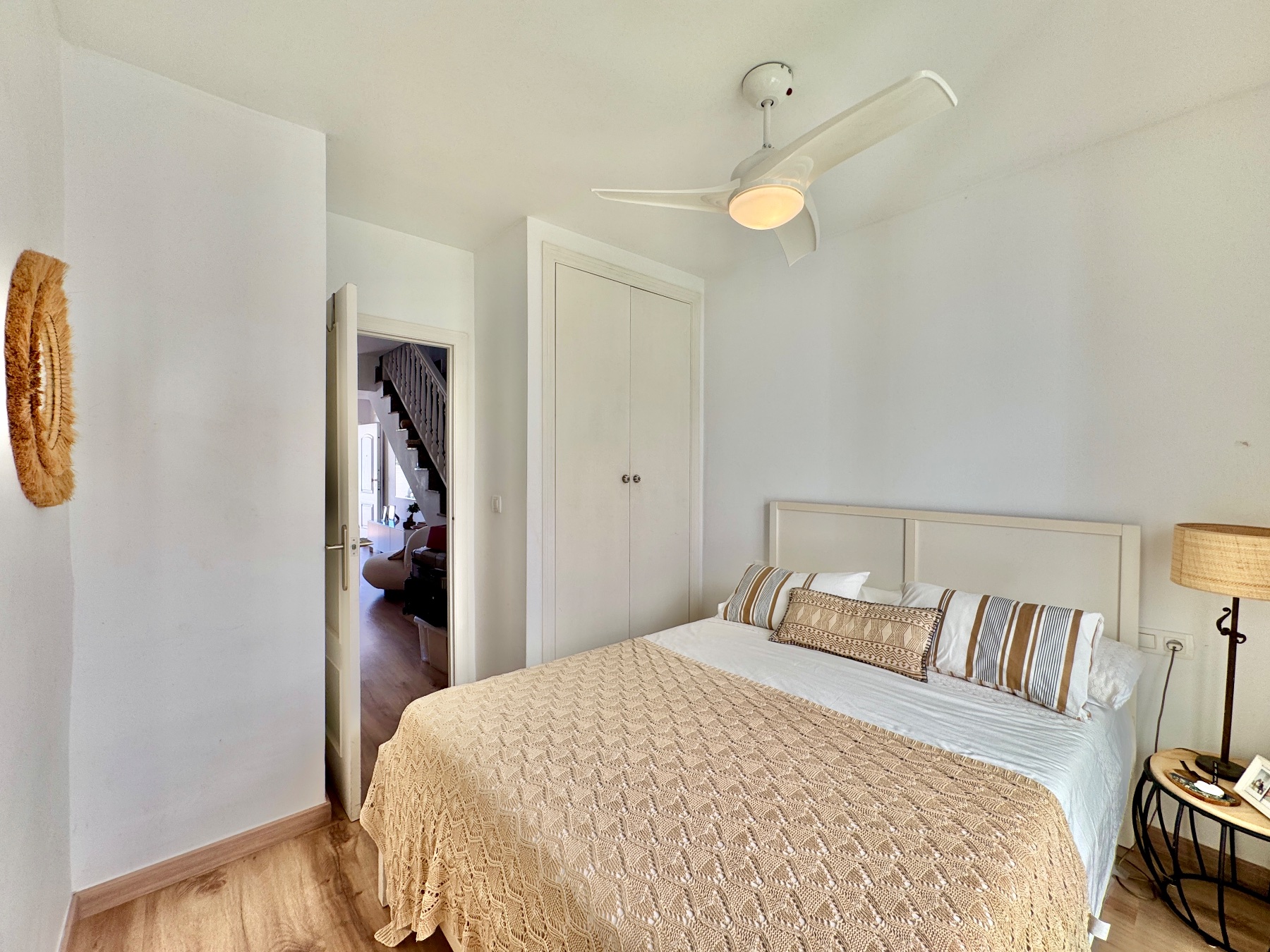 Dúplex Renovado con Vistas al Mar y Piscina en Santiago, Dúplex renovado en Santiago de la Ribera, Costa Cálida. 3 dorm, 2 baños, terrazas, piscina, jardín y vistas al mar. ¡Vive el sueño mediterráneo por 239.000€!