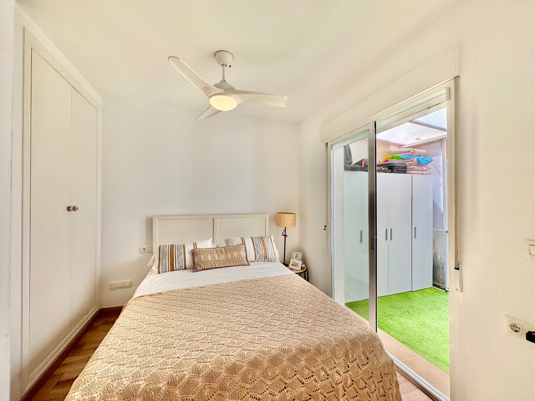 Dúplex Renovado con Vistas al Mar y Piscina en Santiago, Dúplex renovado en Santiago de la Ribera, Costa Cálida. 3 dorm, 2 baños, terrazas, piscina, jardín y vistas al mar. ¡Vive el sueño mediterráneo por 239.000€!