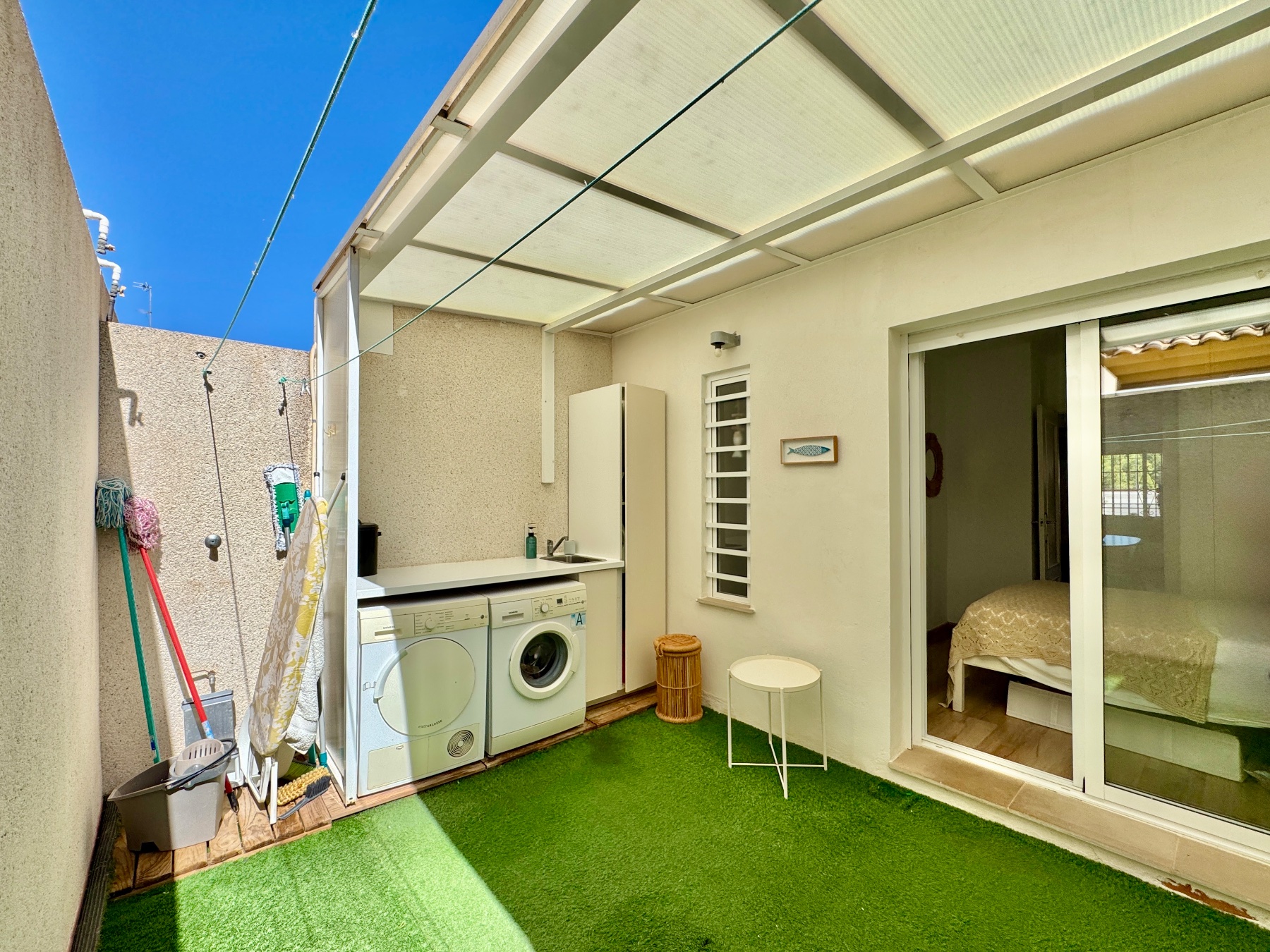 Dúplex Renovado con Vistas al Mar y Piscina en Santiago, Dúplex renovado en Santiago de la Ribera, Costa Cálida. 3 dorm, 2 baños, terrazas, piscina, jardín y vistas al mar. ¡Vive el sueño mediterráneo por 239.000€!