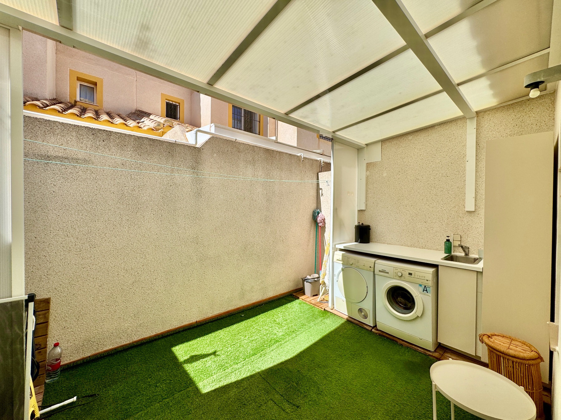 Dúplex Renovado con Vistas al Mar y Piscina en Santiago, Dúplex renovado en Santiago de la Ribera, Costa Cálida. 3 dorm, 2 baños, terrazas, piscina, jardín y vistas al mar. ¡Vive el sueño mediterráneo por 239.000€!
