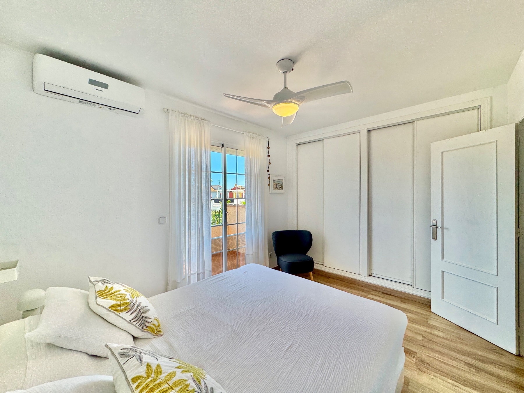 Dúplex Renovado con Vistas al Mar y Piscina en Santiago, Dúplex renovado en Santiago de la Ribera, Costa Cálida. 3 dorm, 2 baños, terrazas, piscina, jardín y vistas al mar. ¡Vive el sueño mediterráneo por 239.000€!