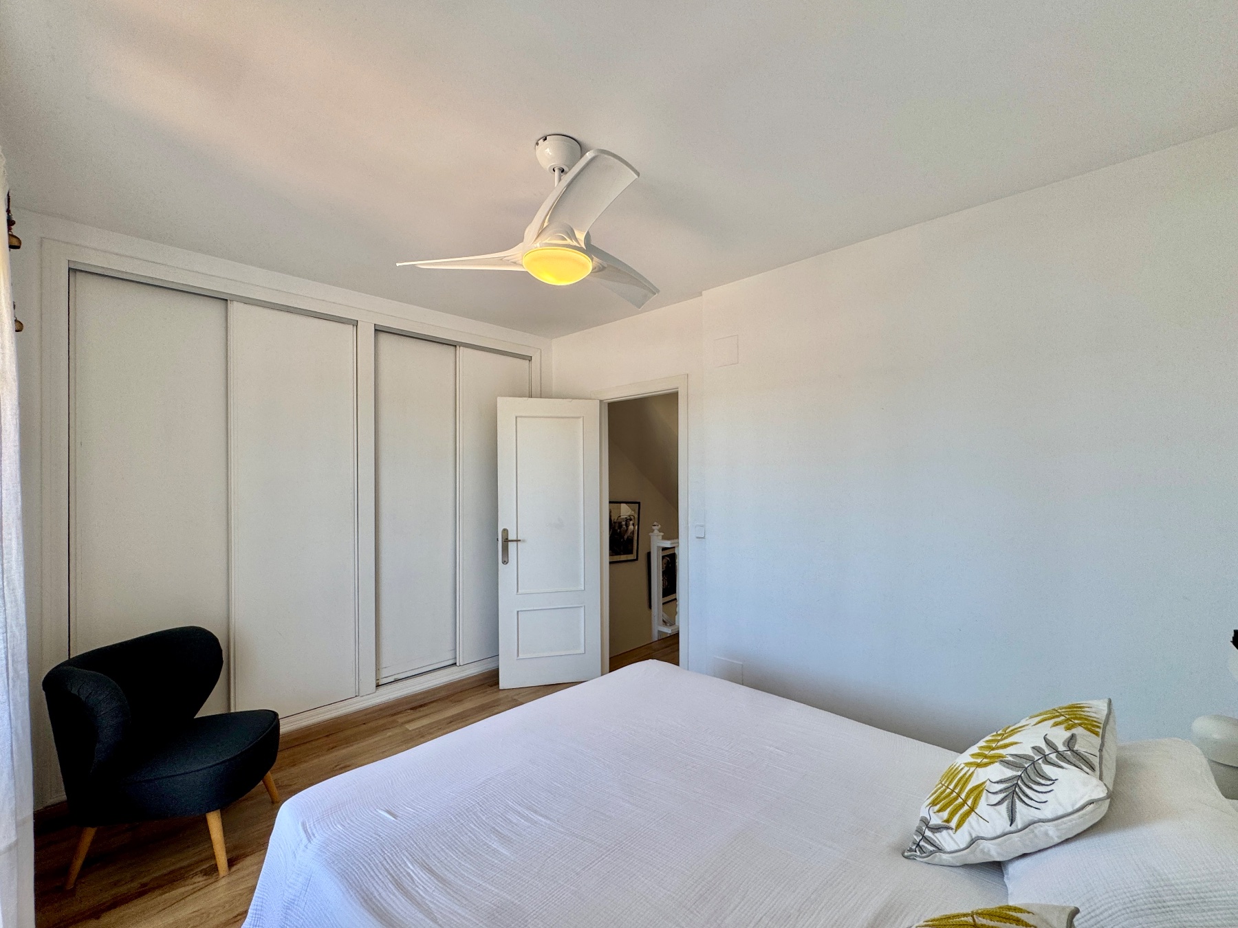 Dúplex Renovado con Vistas al Mar y Piscina en Santiago, Dúplex renovado en Santiago de la Ribera, Costa Cálida. 3 dorm, 2 baños, terrazas, piscina, jardín y vistas al mar. ¡Vive el sueño mediterráneo por 239.000€!
