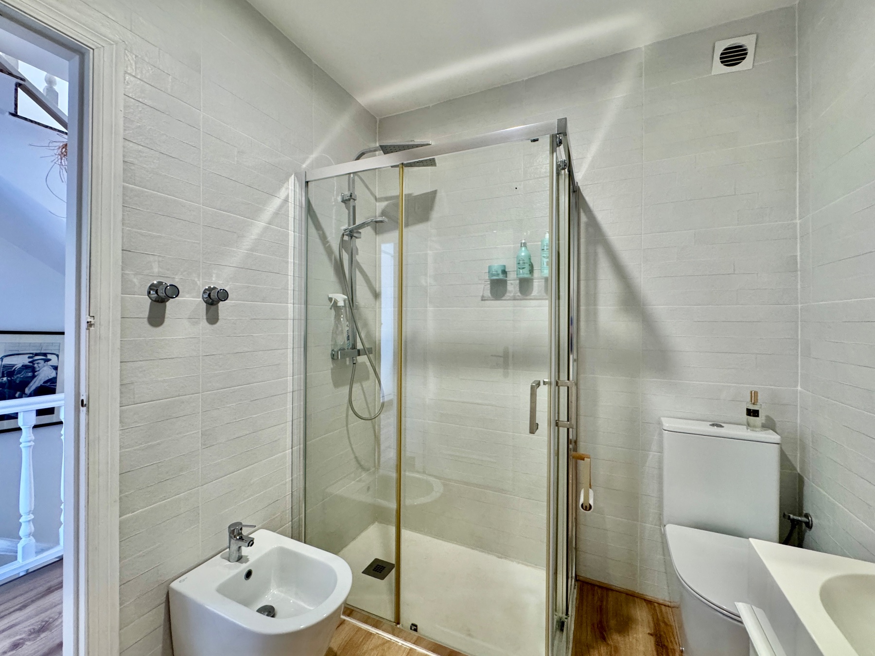 Dúplex Renovado con Vistas al Mar y Piscina en Santiago, Dúplex renovado en Santiago de la Ribera, Costa Cálida. 3 dorm, 2 baños, terrazas, piscina, jardín y vistas al mar. ¡Vive el sueño mediterráneo por 239.000€!