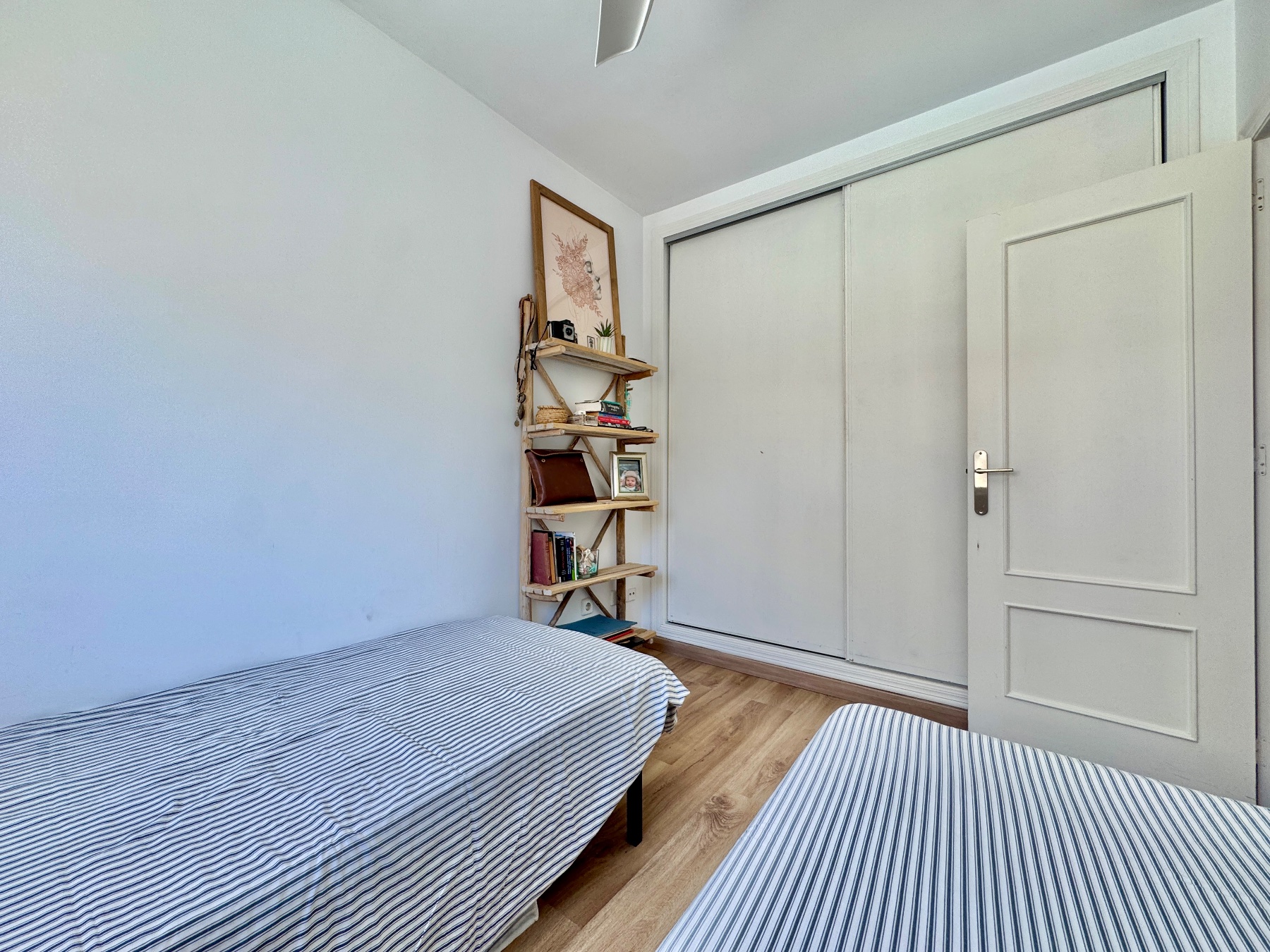 Dúplex Renovado con Vistas al Mar y Piscina en Santiago, Dúplex renovado en Santiago de la Ribera, Costa Cálida. 3 dorm, 2 baños, terrazas, piscina, jardín y vistas al mar. ¡Vive el sueño mediterráneo por 239.000€!