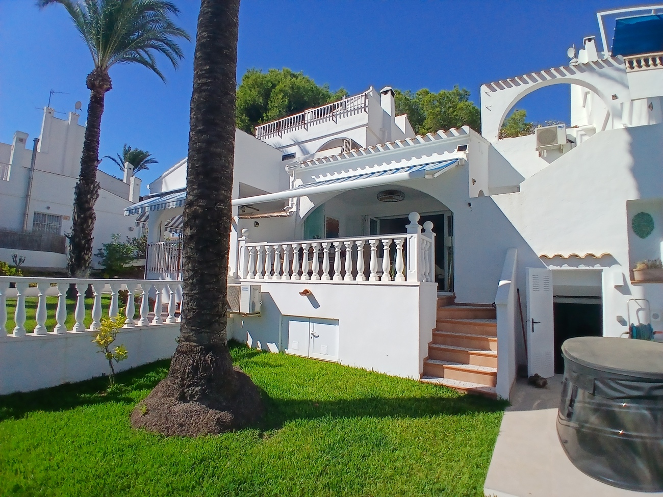 Adosado Exclusivo en Villamartín. ¡Vida Mediterránea al Mejor Precio!, Adosado en Villamartín, Alicante. Vive el sueño mediterráneo en la Costa Blanca. 2 hab, 2 baños. Cerca de golf y playas. Ideal inversión o vacaciones. ¡Por 295.