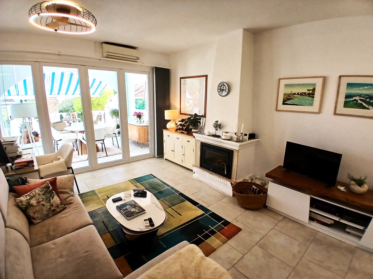 Adosado Exclusivo en Villamartín. ¡Vida Mediterránea al Mejor Precio!, Adosado en Villamartín, Alicante. Vive el sueño mediterráneo en la Costa Blanca. 2 hab, 2 baños. Cerca de golf y playas. Ideal inversión o vacaciones. ¡Por 295.