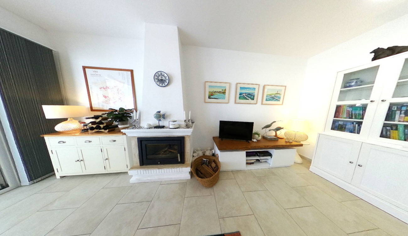Adosado Exclusivo en Villamartín. ¡Vida Mediterránea al Mejor Precio!, Adosado en Villamartín, Alicante. Vive el sueño mediterráneo en la Costa Blanca. 2 hab, 2 baños. Cerca de golf y playas. Ideal inversión o vacaciones. ¡Por 295.