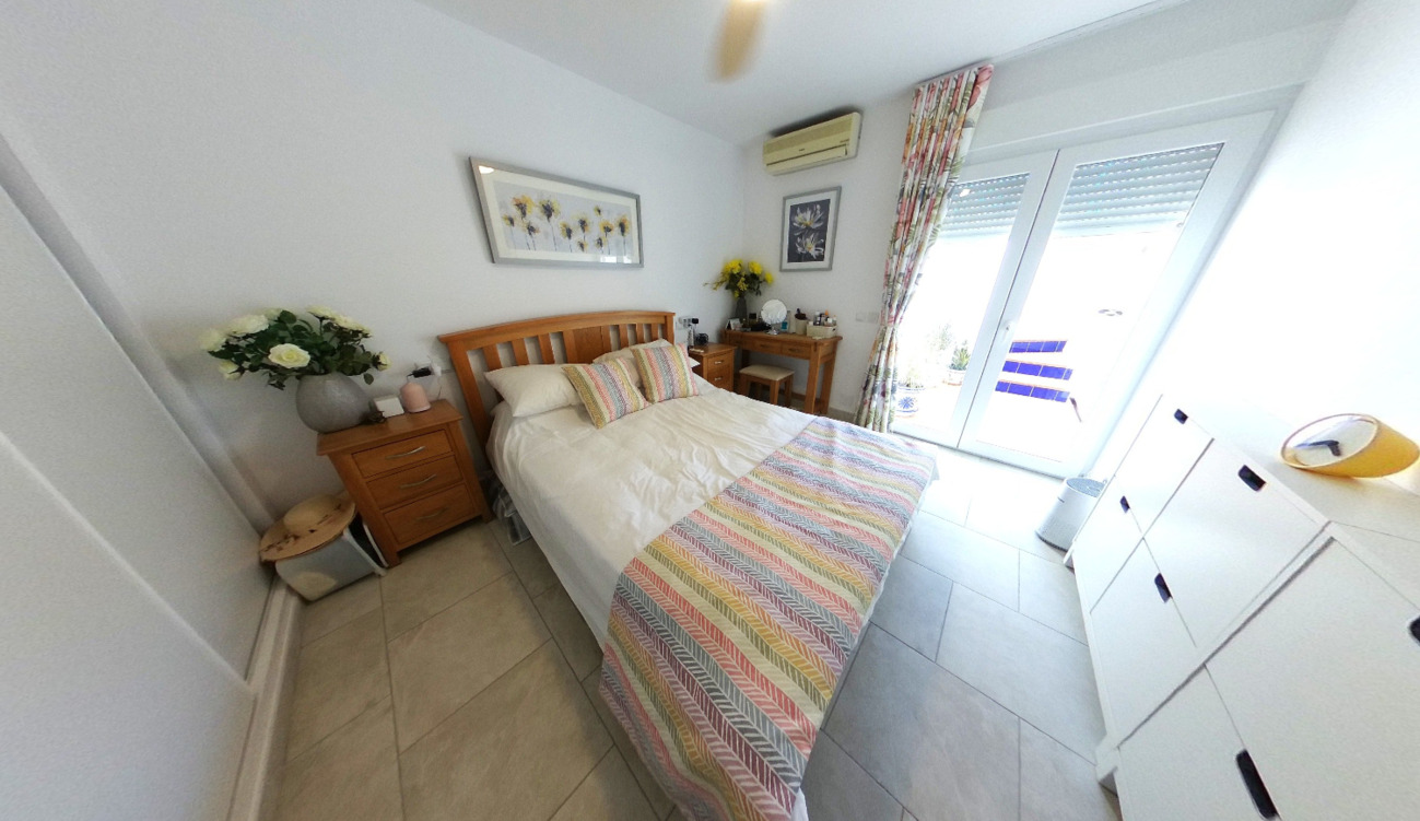 Adosado Exclusivo en Villamartín. ¡Vida Mediterránea al Mejor Precio!, Adosado en Villamartín, Alicante. Vive el sueño mediterráneo en la Costa Blanca. 2 hab, 2 baños. Cerca de golf y playas. Ideal inversión o vacaciones. ¡Por 295.