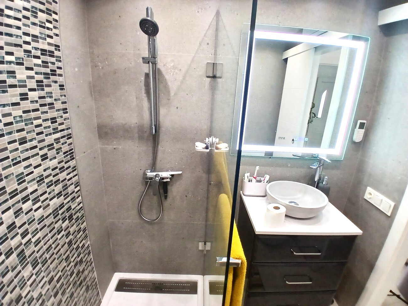 Adosado Exclusivo en Villamartín. ¡Vida Mediterránea al Mejor Precio!, Adosado en Villamartín, Alicante. Vive el sueño mediterráneo en la Costa Blanca. 2 hab, 2 baños. Cerca de golf y playas. Ideal inversión o vacaciones. ¡Por 295.