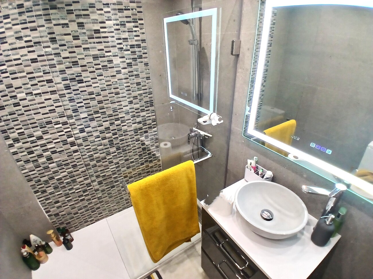 Adosado Exclusivo en Villamartín. ¡Vida Mediterránea al Mejor Precio!, Adosado en Villamartín, Alicante. Vive el sueño mediterráneo en la Costa Blanca. 2 hab, 2 baños. Cerca de golf y playas. Ideal inversión o vacaciones. ¡Por 295.