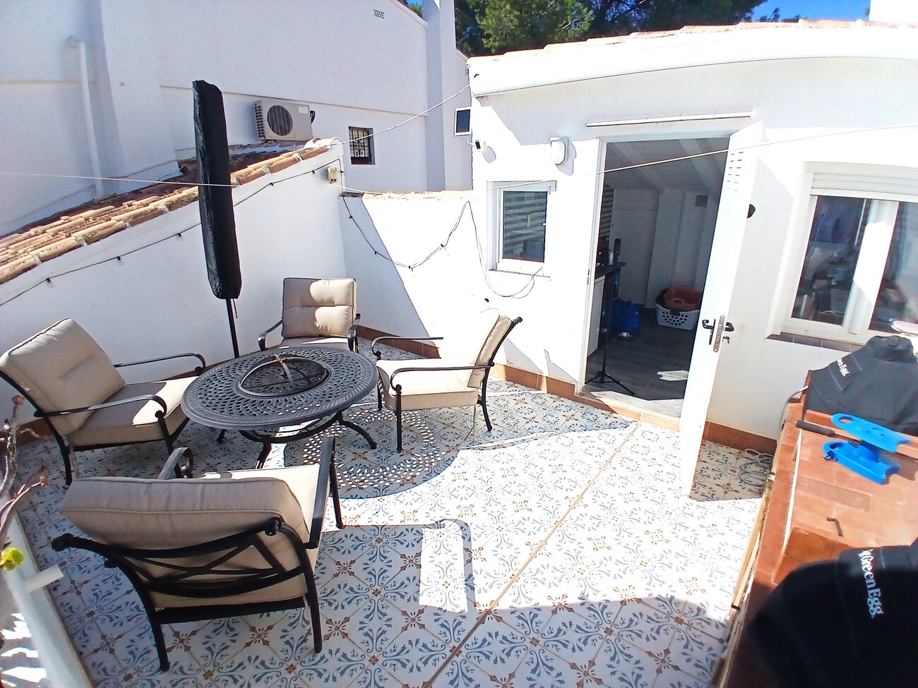 Adosado Exclusivo en Villamartín. ¡Vida Mediterránea al Mejor Precio!, Adosado en Villamartín, Alicante. Vive el sueño mediterráneo en la Costa Blanca. 2 hab, 2 baños. Cerca de golf y playas. Ideal inversión o vacaciones. ¡Por 295.
