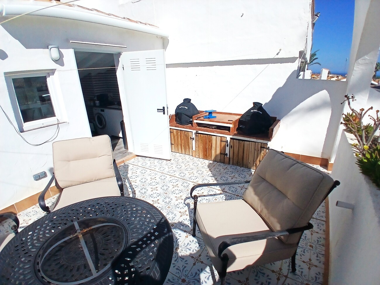 Adosado Exclusivo en Villamartín. ¡Vida Mediterránea al Mejor Precio!, Adosado en Villamartín, Alicante. Vive el sueño mediterráneo en la Costa Blanca. 2 hab, 2 baños. Cerca de golf y playas. Ideal inversión o vacaciones. ¡Por 295.