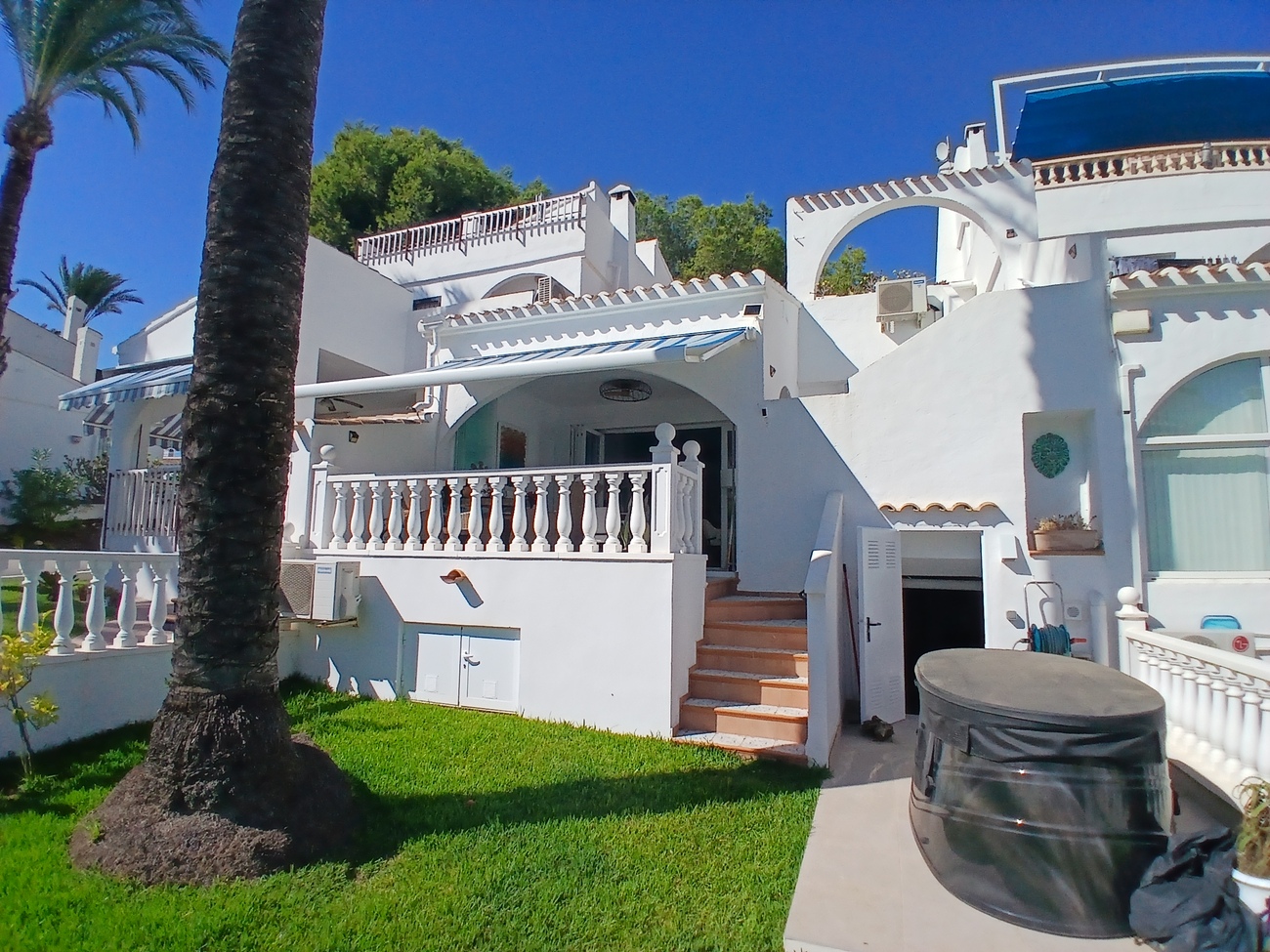 Adosado Exclusivo en Villamartín. ¡Vida Mediterránea al Mejor Precio!, Adosado en Villamartín, Alicante. Vive el sueño mediterráneo en la Costa Blanca. 2 hab, 2 baños. Cerca de golf y playas. Ideal inversión o vacaciones. ¡Por 295.