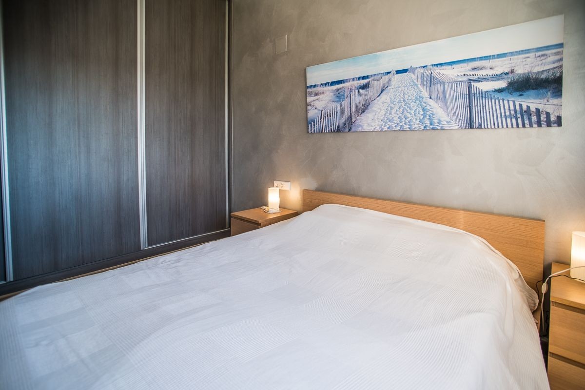 Villa Exclusiva en Catral: Piscina Climatizada y Gran Parcela Privada, Villa de ensueño en Catral, Costa Blanca. Disfrute de privacidad, piscina climatizada y 4 dorm. en 2.046m². Amueblada, lista para vivir. ¡Su oasis por 430.000€!