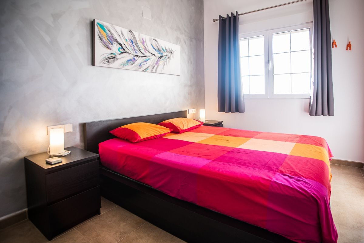 Villa Exclusiva en Catral: Piscina Climatizada y Gran Parcela Privada, Villa de ensueño en Catral, Costa Blanca. Disfrute de privacidad, piscina climatizada y 4 dorm. en 2.046m². Amueblada, lista para vivir. ¡Su oasis por 430.000€!