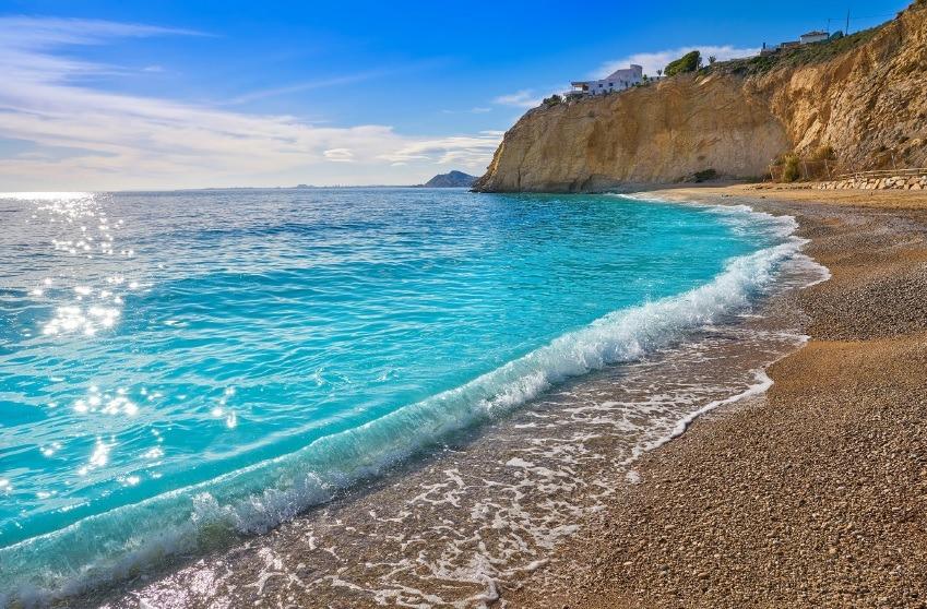 COMPLEJO RESIDENCIAL DE OBRA NUEVA EN VILLAYOJOSA, Descubre tu hogar en Villajoyosa. Apartamentos de obra nueva a 450m de Playa del Torres. Disfruta de un estilo de vida mediterráneo con piscina, gimnasio y park
