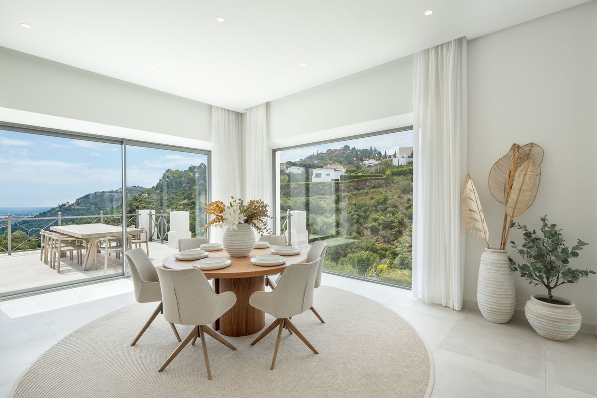 Villa de Lujo Exclusiva en Benahavís con Vistas al Mar, Villa de lujo en El Madroñal, Benahavís. Vistas al mar, 5.000m² de parcela, 5 hab. Spa, cine, piscina. Estilo de vida exclusivo en Costa del Sol. ¡Oportunidad ú